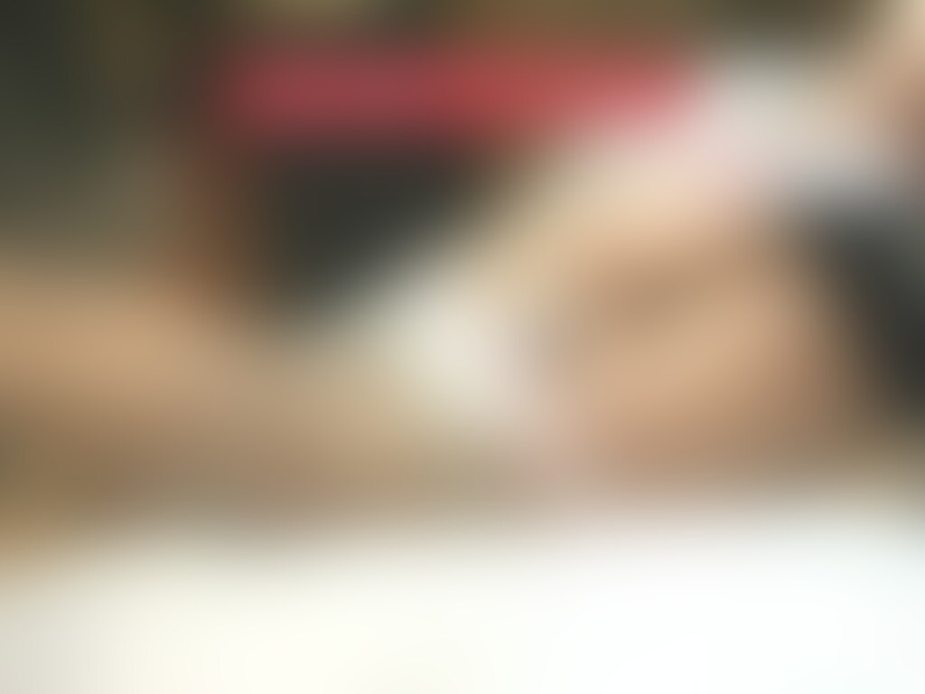 🎀新妻M○○○ 電マ固定縛り
ドM女を後ろ手に縛りあげ電マ責めとバイブ挿入プレイをしています。(16:08) (2/2)