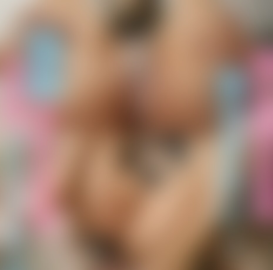今夜の動画は・・🌃💞
月初からちょっぴり飛ばしちゃったかも・・////
お久しぶりのピストンマシンの登場です。。きゃぁ
ももちのおけ毛も、びらびらも丸見えなすっけすけのパンティを履いて、ピストンマシンと一戦交えちゃいました・・・
大収穫プランではカメラマンRちゃんにおっぱいや太もも、おまんこを電マでなぞられたり、大量のローションを上から垂らされちゃって・・
ぬるぬるになったパンティの上から、ピストンマシンでクリを集中攻撃・・!
いわゆる素股っていうのかな・・
動画を見てもらえれば分かると思うんだけど、ディルドのカリの部分や裏筋が一番気持ちいいところを何度も刺激して、想像以上に気持ちよくって💦本音はスグ逝っちゃいそうでやばかったの・・❤️
ももちのアソコとか、おけ毛とか、びらびらとか、、なるべく楽しんでもらえるようにモザイクを頑張って工夫してみました・・!
我慢できなくなるくらい、ピストンマシンでふわふわになっちゃうももちの様子をいっぱいみてね・・💞// (2/2)