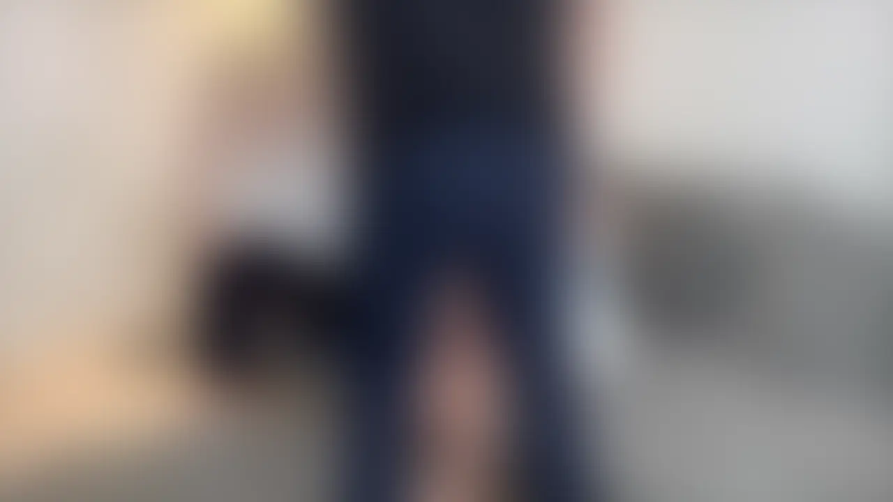 小柄などMギャルと3Pしてきたんだけど、
まんこの縛りと濡れ具合が完璧すぎてどっちが先に中に出すか取り合いになってしまう展開に笑
普段からよく飲みに行く後輩ちゃんなんだけど、
家着いた瞬間から「3P撮影は聞いてないって爆笑」との模様
先っちょだけ撮影させてってお願いしたら許可してくれました笑
ギャルで感度よくって制欲強いって友達に絶対必須ですね😇😇
終わった後の飲みで串刺し状態になるのが一番興奮するっていう話で一番盛り上がりました😂😂 (2/2)