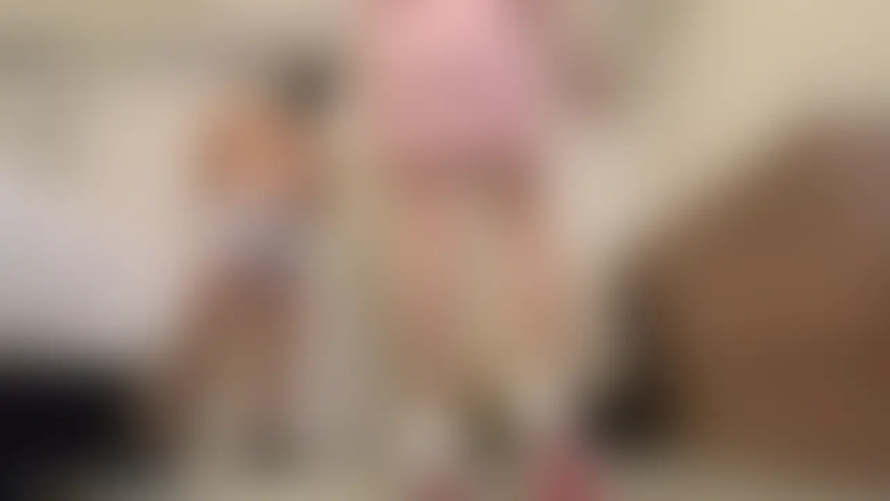 【玉責め】金玉を蹴ったり白いハイヒールで睾丸を踏みつぶしたりして楽しむエス女性 (2/2)