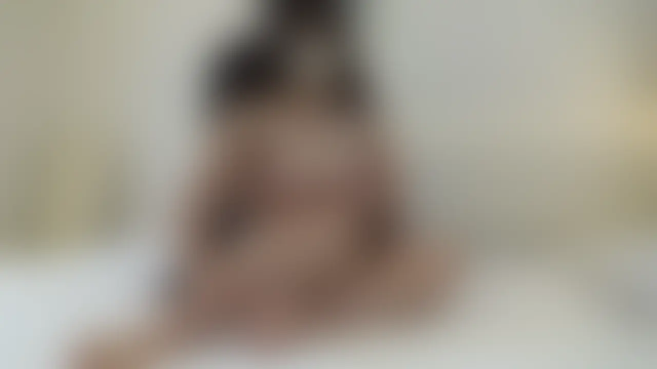 エッチな撮影と知らずに前回中出しまでされてしまったまどかちゃんですが、今回もおこずかい欲しさにおじさんに会いにきてくれました。下着姿にさせてから生ハメスタート！騎乗位、バック、立ちバック、正常位と色んな体位を堪能後、最後は一週間我慢した大量ザーメンを綺麗なパイパンのあそこにたっぷり中出し。そのまま自然とお掃除フェラまでやりたい放題！ (2/2)