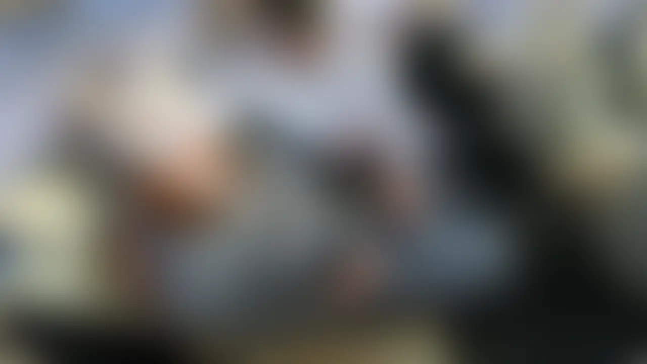 旦那の病院の付き添いに来て、トイレに行ってくると嘘をついて不倫男と車で中出しSEX🫣💕
続きは明日アップするから楽しみにしててね😍 (2/2)