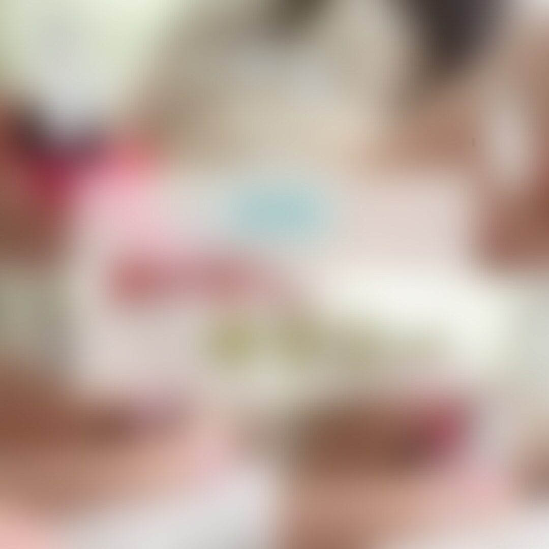 窓全開❤声がまんオナニー
こんばんは🌟つむぎです❤️
少し涼しくなったので、窓全開でオナニー🤭
誰か通ったら喘ぎ声が聞こえちゃう💓ってシチュに大興奮でいつもより大きな声でちゃったかも…?🥰
近くで工事してたし、聞こえなかったよ、ね…? (2/2)
