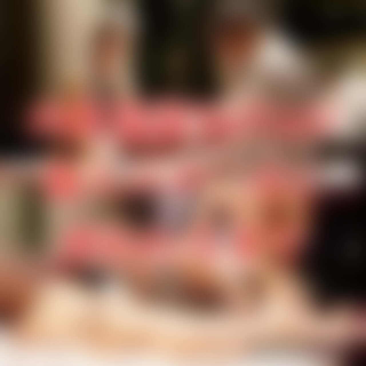 前回の肉便器妻ファンの方とお会いした動画の続きです
僕に挿入されながらファンの方とねっとりしゃぶりながらお話をしていると、肉便器妻YuYuが目の前の肉棒に我慢出来なくなり… (2/2)