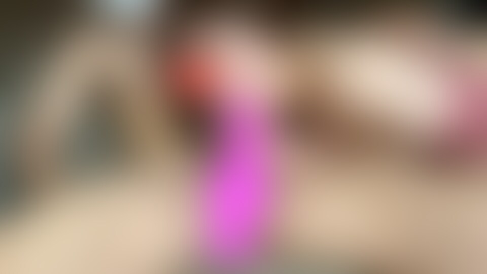 【生巨根挿入ガン突きでマ〇コ破壊!? ☆極上フェラ抜き3人連続大量口内発射&NN!若菜ちゃんvol.7】
--------------------------------------------------------------
本映像はこちら作品の別アングル版です↓
https://myfans.jp/posts/7b7fb970-3ef0-40e7-92c0-a4968aa0fb10
--------------------------------------------------------------
こんにちは、エロイストです。
当方作品通算7回目の出演となる若菜ちゃん、今回もスケベなポテンシャル全開です。
そして…生挿入しちゃいました。
・肉感的な色白ボディは世の男達をフル勃起させるイヤラしさ。
・豊満なマシュマロおっぱいにちょっと大きめのピンク色の乳輪がエロ過ぎ。
・ヨダレたっぷりでジュポジュポ音をたてながらのノーハンドフェラは絶品。
・時に激しく時に優しい、緩急自在に根元まで咥え込むフェラストロークに思わず悶絶。
・1、2人目は仁王立ちで若菜ちゃんのフェラテクを堪能し、口内にザーメンを大量発射。カメラに向かって笑顔でダラーっ。
・3人目はソファーに座って横からのピンサロフェラ。手コキとのハイブリッドにあっという間に口内発射。
・4人目も同じくピンサロフェラからのスタートしましたが、硬さ・長さ・太さと三拍子揃った理想のチンコに出会って若菜ちゃんは大興奮。
・おっぱいを揉みしだかれてガマンできなくなった若菜ちゃん。カメラ目線の可愛いお顔で監督に完璧チンコを「挿れたい」アピール!自ら巨根にまたがり対面座位で生挿入。
・あまりの巨根にマ〇コが裂けて出血!そんなことも気付かず肉棒を堪能。
・背面座位に体位を変えて、M字開脚で結合部分がハッキリ。感じまくりで乳首はカチコチ。
・ラストはバックからガン突きでおっぱいを揺らしまくりながら生中出し!マ〇コからはいちごミルクのようなザーメンが。
・常にカメラ目線でいやらしい表情を魅せてくれた若菜ちゃん。最後は大満足の笑顔で終了。 (2/2)