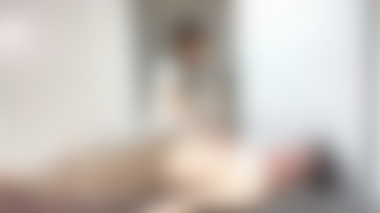 久々に女性用エステへ行きました ^^
体のあちこち色々傷んでいるので、いやらしい気持ちは抜き?です。
目の疲れやら、脹脛がしんどかったり・・^^;;
最初は本当にエッチな気持ちもなく?アロママッサージをしっかりしてもらい・・掌や軽くストレッチ、そして今回ははじめてフェイシャルマッサージもしてもらいました^^
スケベな気持ちはほとんどなかったのですが、やはり鼠径部あたりをマッサージしてもらうと反応してしまいます ^^;;;
色々とさっぱりした2時間でした^^ (2/2)