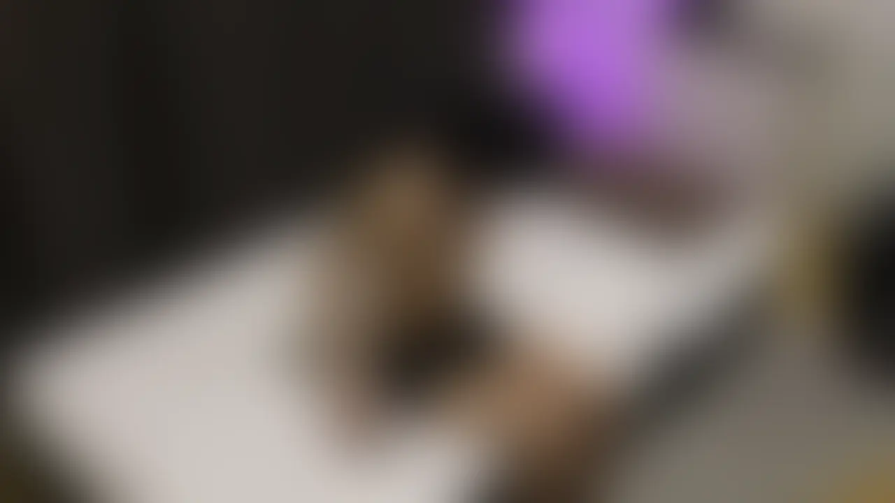 【いつも通ってるス〇バの笑顔の可愛い店員をお持ち帰り】
ひなた【22】
第三者視点 裸
まるで監視カメラで見てるような感じで興奮します
いつも通ってるス〇バの店員【ひなた】
「笑顔が可愛い子だなー」ってずっと思っててお持ち帰りできた
服で一戦交えてお風呂に入ってから裸で2戦目
脱ぐと色白で美乳のFカップ抱き心地最高の身体
キスをねっとりしてもう完全に彼氏を忘れ受け入れる
愛撫をしてやると完堕ち
一生懸命俺のを喉奥までしゃぶってくれる
めちゃくちゃ気持ちいい、、、
2回目は生で挿れていいか?と聞くと抵抗なく受け入れる
挿入すると生暖かくて気持ちいい
スタ〇で笑顔で「アーモンドラテですね」と毎朝答えてくれた子に、今生挿入してアンアンイカセてる背徳感がたまらない
彼氏君ごめんな
お前の彼女めっちゃ気持ち良かったわ笑
タグ
素人 個人撮影 巨乳 変態 ハメ撮り 美乳 美女 乳首
お尻 フェラ 手コキ 中出し 騎乗位 生ハメ 顔出し
パンチラ NTR ギャル 下着 ミニスカ (2/2)