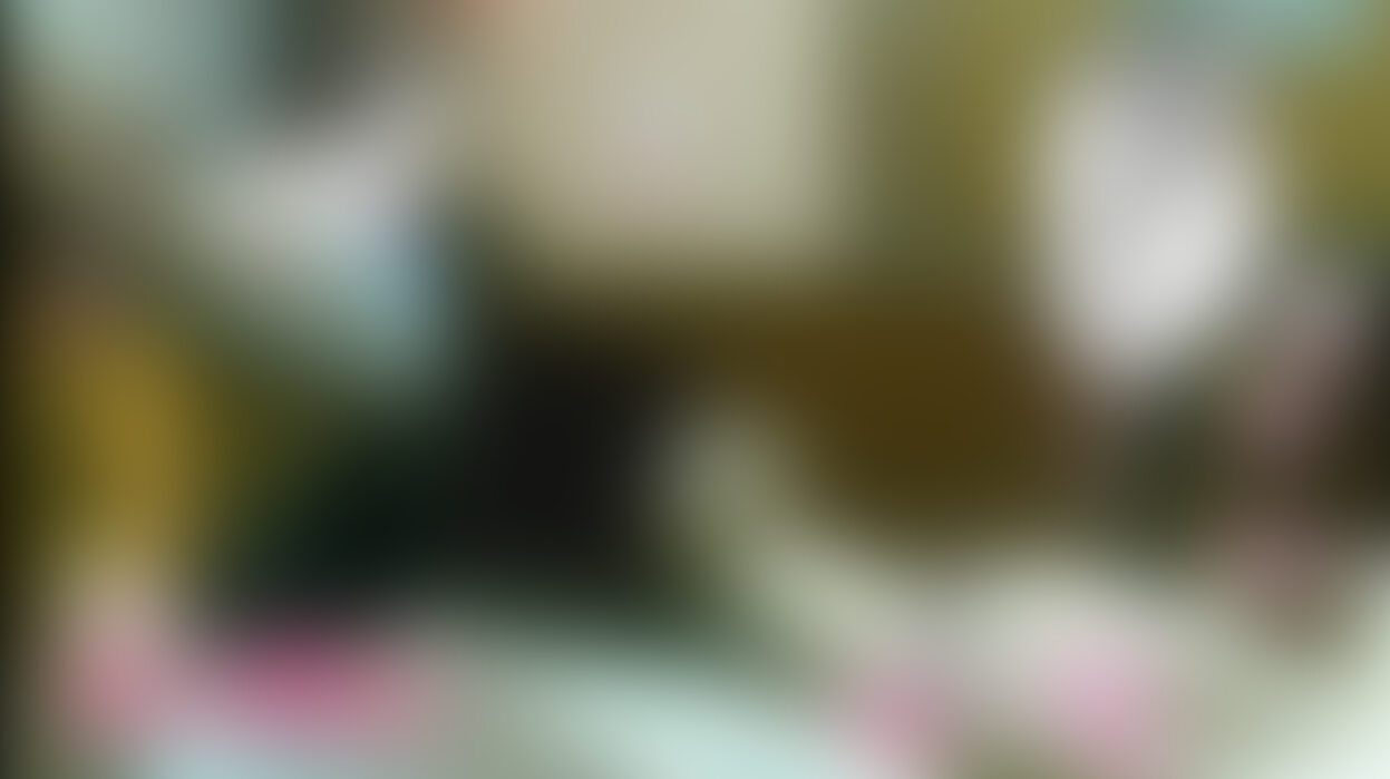 ご存知の猥褻ボディー白ギャルちゃんとのプライベートＳＥＸを撮影
今回はベットの横に置いたカメラでの撮影
まずは白ギャルちゃんのオマンコ内にマイルーラを挿入！
これで中出し準備ＯＫ！
僕はコンドームは早漏防止で最初だけ付ける事はありますが射精時は生ハメで必ず膣内射精か口内射精と決めてます！

そんな中出し準備ができた白ギャルちゃんとラブラブでのプライベートＳＥＸ
ぷるん♪ぷるん♪っとゆオッパイ！
正常位とバックで生チンポを出し入れしラストは正常位で思いっきり膣内射精！

膣内射精ときに体をよじって何とか逃げようとする白ギャルちゃんですが無駄な努力に終わり最後の１滴まで中出し完了！
白ギャルちゃんが立ち上がるとドロドロのザーメンがお尻から垂れているのが判りますよー♪
今回は白ギャルちゃん初心者用動画とし結合部などは見えないソフトな動画になっていますがこの白ギャルちゃん他動画では
バッチリ生チンポとの結合部を皆様に見せつけ中田氏ザーメンを美マンコから垂れ流す超絶卑猥な動画がたくさんありますので
是非白ギャルちゃん他動画も見てくださいね♪ (2/2)