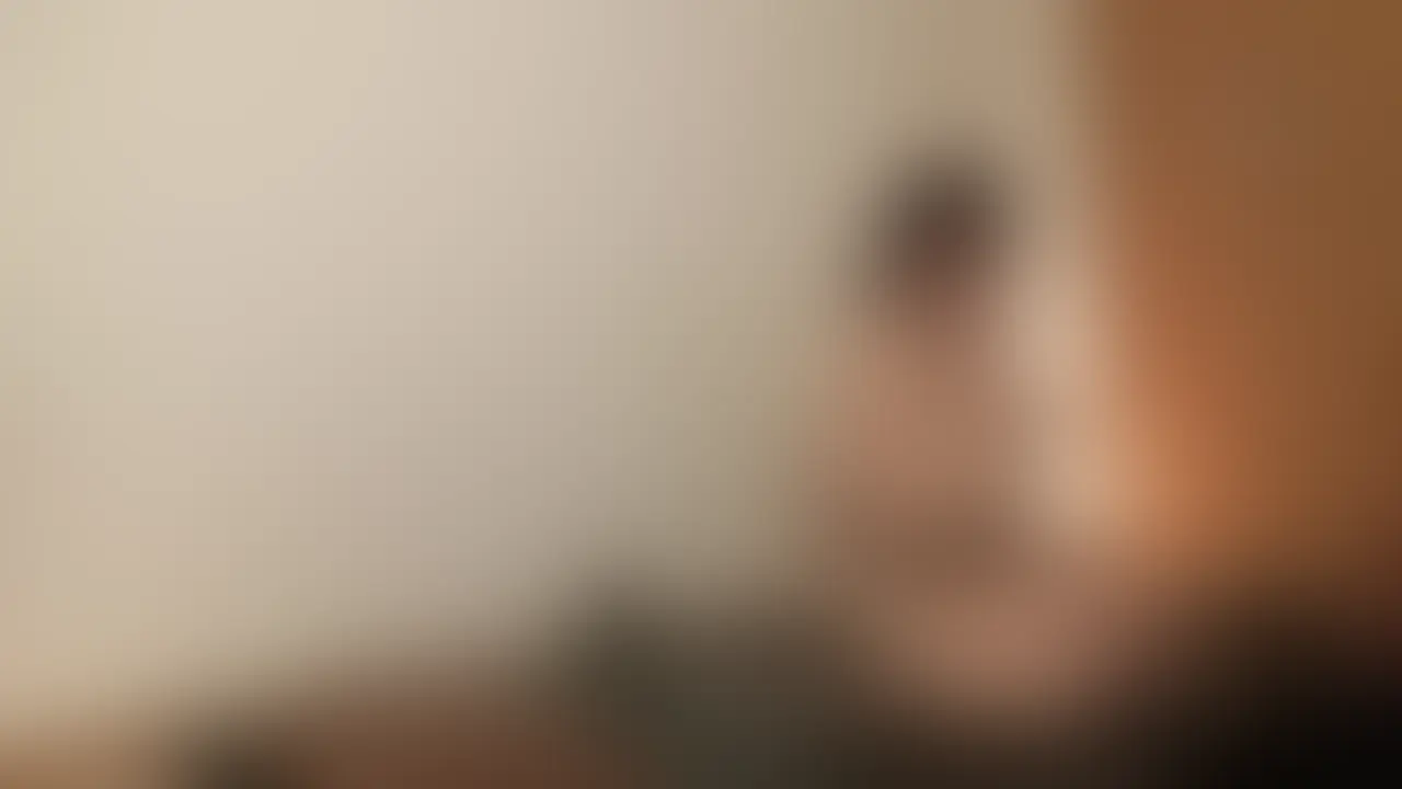 女風モニタリング#3 ― 可愛い女子大生のまゆと、ベテラン伸司の確かなテクニック。かわいらしい笑顔が魅力の“まゆ”が今回のゲスト。担当はベテランセラピスト“伸司”。年齢を重ねた風格と、熟練された手技が織りなす施術に、まゆの体は次第に甘くほどけていく。モニタリングカメラが覗いたのは、技術と官能が交わる濃密な時間だった。 (2/2)
