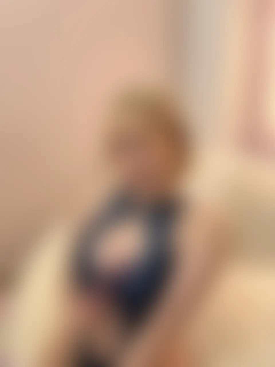 U●er女子あむ🐸「あむの秘蔵えちえち写真集💕 会員の人だけにプレゼントするえちえち写真だよ✨ この生地、締め付けが気持ちいいの🐸」の投稿サムネイル