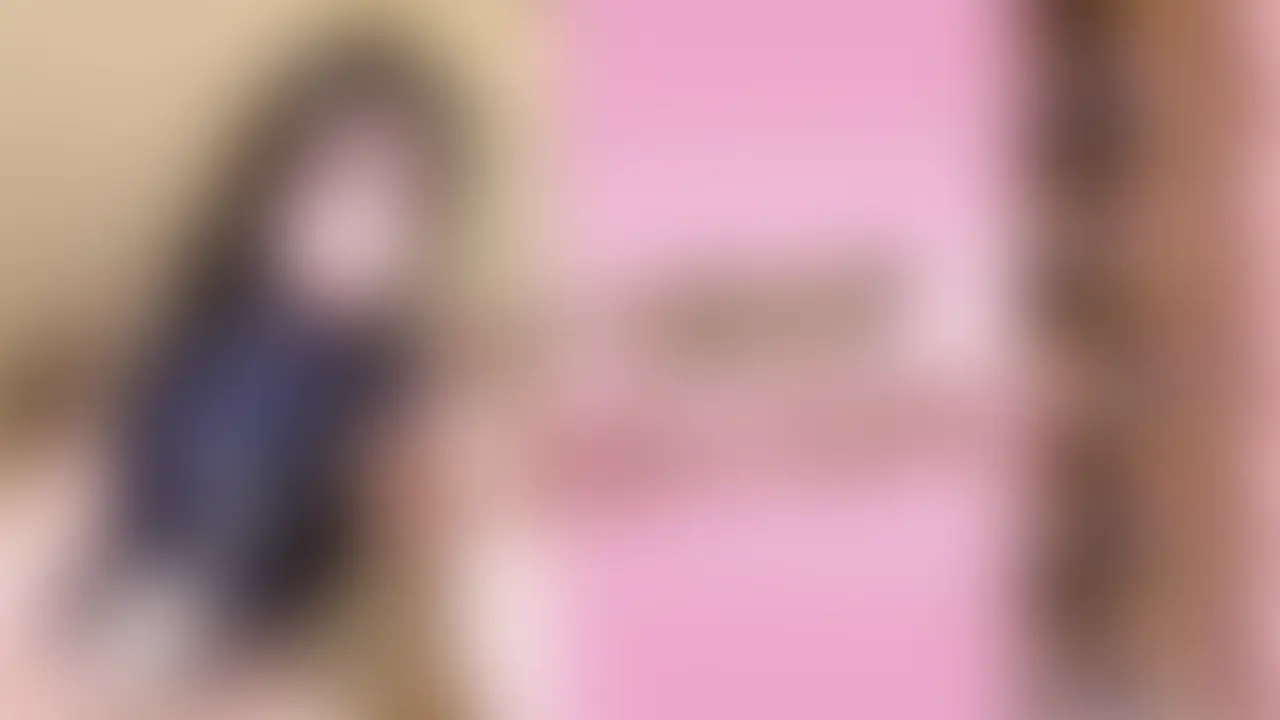 ハーフ美女のえなちゃんがOLになって
フェラチオを披露❤️
横からのアングルならではの舌の動きがマジでエロすぎる!
ジュボジュボお口の中で動き回る舌に注目です! (2/2)