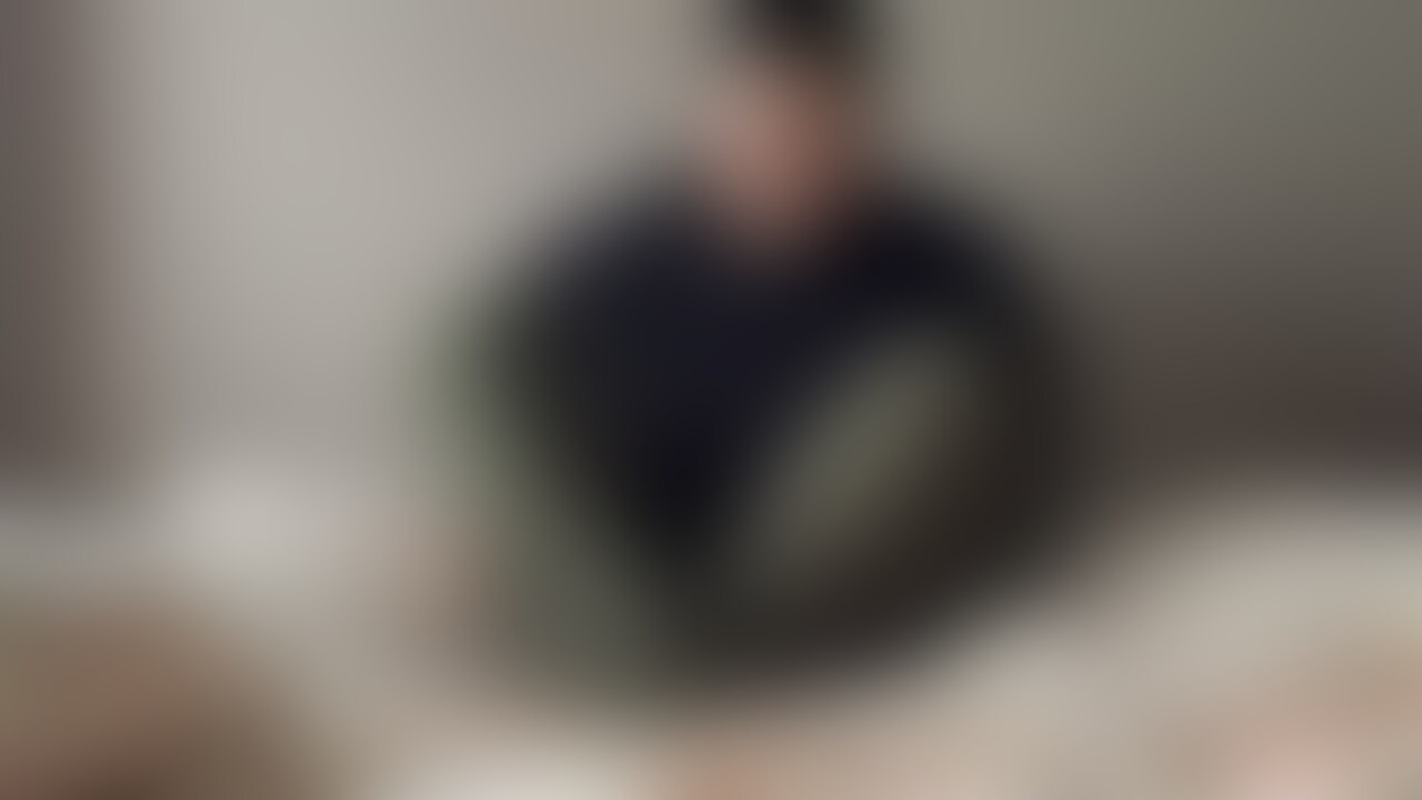 昼休みに我慢できずに大人のおもちゃで一発ぬいた sample 1
