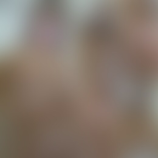 これは更衣室の中に仕掛けられたカメラの禁断映像になります!
更衣室に入るとコスプレを少し確認してから制服を脱いでいきます。
スカートとブラウスを脱ぐと色っぽい光沢のあるセクシーな下着上下を着ていました!
若いながらも発育の良い身体にはピッタリの下着ですね!
下からのカメラには制服のパンチラからのスカートを脱いでパンモロの流れを楽しむことができます。
むっちりとした太ももと股間にピッタリと張り付くパンティがたまりません。
2着目の露出度高めのスケベマリーンちゃんです!
コスプレを確認すると一瞬「え…?マジ…?」みたいな顔をしますが、仕方なさそうに着替えてくれます。
こういう普段は見ることのできない表情を見れるのも○○○の醍醐味ですねw
一旦上の衣装を着た後に大きなおっぱいのブラジャーのはみ出しまくっているのが気になっている様子です。
しょうがないようにブラジャーを外すと零れ落ちんばかりの大きなおっぱいです!
小さめの乳輪にコリコリに硬くなっていそうな乳首が最高にエロいですね!
さらになぜかパンティまで脱いでおまんまんを丸出しにしてしまいます。
ブラジャーを外した流れでパンティまで脱いでしまったのでしょうか?
そしてついに水着へのお着がえでです。
コスプレからはみ出してしまうほどの巨乳っぷりがたまりません。
上を脱ぎ、さらにお顔ドアップでスカート脱ぐと一糸纏わぬフルヌード状態になってくれます。
抱き心地の良さそうな豊満な身体つきが最高です!
小さめの水着で何とかして自分の身体を隠そうとがんばって水着を着用していきます。
大きなおっぱいをぷるぷると揺らしながら水着を着ている様子がたまりません!
下からのカメラエロ過ぎる股間ドアップが写っていました!
さらに下から見上げても豊満なおっぱいのハリが大興奮ですw (2/2)