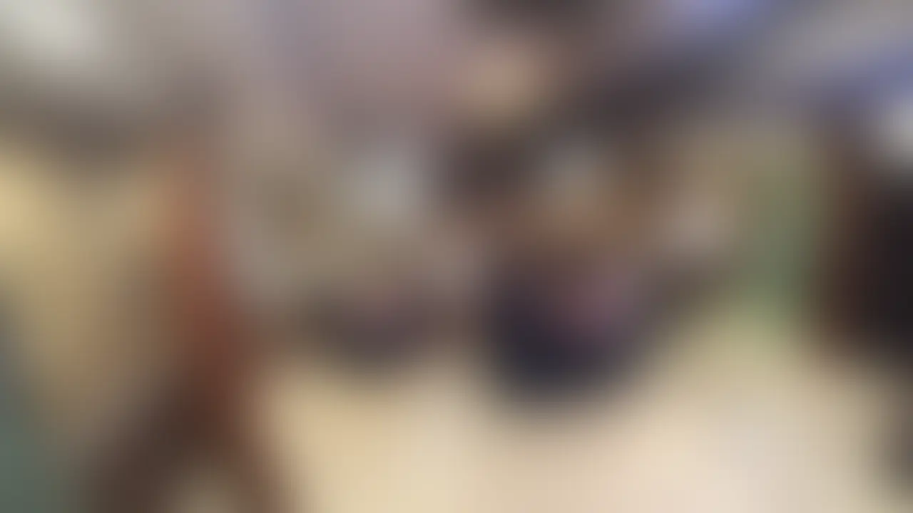 都内のクラブでナンパした女の子に知り合いを呼んでもらって5対5で合コンした時の映像です。
その子が非常にできる子で、あらかじめヤレる女の子たちをセッティングしてくれました。
見た目は明るい茶髪でひと際ノリがよくて、酔っぱらって全身真っ赤になってるハルちゃんって子がその子です。
もうなんというか、お互いがヤリモクの集まりなんでとにかく話が早いんです。
今回のことがあって、女の子は表に出さないだけで本当はエロい子ばかりなんだなって確信しましたね。
特に今回会った子たちは見た目が派手って訳でもない普通の子たちばかりでしたので。
清楚系ビッチとでも呼んだらいいでしょうか。
普段は表に出さないだけで、本性を曝け出せる環境に身を置けばみんな変貌しちゃうんですね。
見た目や雰囲気がすごくタイプで、ちょっと良いなぁって思ってた子がいたんですが、彼女にするのはちょっと難しいかなって思ってます。
動画を見てもらったら解ると思いますが、みんなあまりにもビッチすぎるんで。 (2/2)