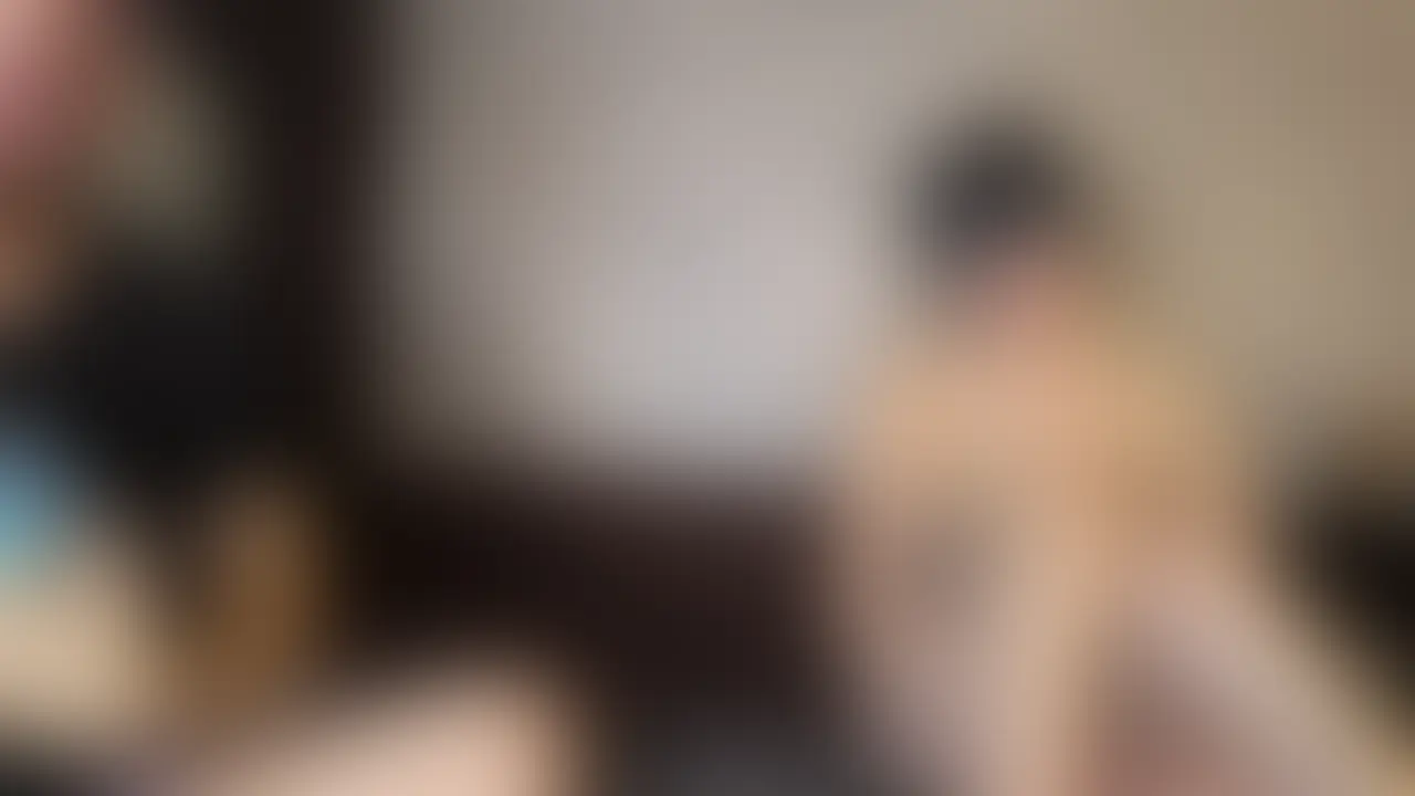 旦那様のためなら絶対的に従う従順な奥様、いや、性欲モンスターのセレブ妻　涼子さん　旦那さんを迎えに行くギリギリまでヤリ部屋で寝取られセックス

本編
https://myfans.jp/posts/9e294075-ca07-4db1-994b-3fb2987929fd

急遽、先日ハンドマッサージをしにきてくれた涼子さん

タイトニットに隠れたFカップに指がちょいちょいあたり、急にムラムラしてきてしまって旦那様へ連絡してそのまま銀色のセクシーコスチュームに着替えてもらって時間がない中、ハメ撮りしてきました。

結婚１０年目で旦那様は体力的な問題もあり、自分では奥様を満足させてあげられない事に責任を感じていた時にXからお問い合わせいただき、涼子さんを抱かせてもらってはや1年。今後のパーティーでも涼子さんのサークルメンバーへの貸出はOKもらっておりますので、ぜひサークルへ参加表明お待ちしております。

旦那様のためならどんな事でも命令されると絶対的に従う順々な奥様、いや、性欲モンスターのセレブ妻…

天然な感じとおっとりした性格と相反してちはきれんばかりの豊満な胸と、人妻らしい腰つきと肉づき…
何よりもその分厚い唇でチ○ポを咥えられたらどんな男性でも彼女の虜になるでしょうね…

欲望に駆られ、夫に貸し出される無口で大人しい人妻のリアルな痴態をご覧ください。

Xでも告知しておりますが、涼子さんのクチマンコ貸出企画も旦那様よりOKをもらっているので、最新の貸出状況はXのポストをご確認ください。 (2/2)