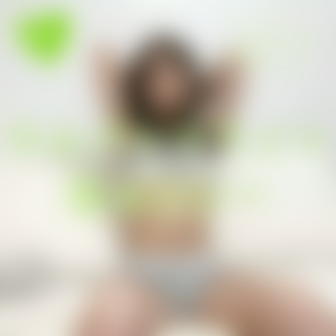 右上の「♡」マークを推してくれたら嬉しいですっ💚
電マかディルドを使おうと思ったら電池切れてて🥹けどムラムラが抑えられなくて指で🌰サワサワ🥹🥹🫶
感想をコメントかメッセージでお待ちしてますっ💚 (2/2)