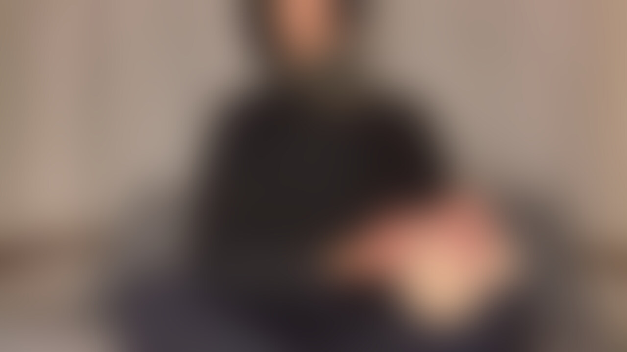 手マンしてたら我慢できなくなり、ま◯こガン突きセックスになってしまった…♡ sample 1
