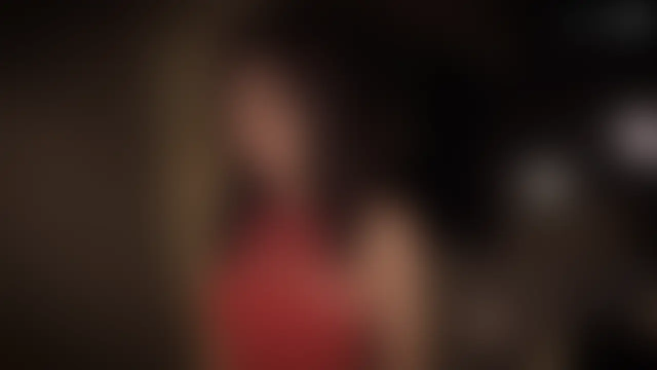 赤ドレスの美女が濃厚フェラ!騎乗位で激しく腰振り、バックでずぼずぼ突かれまくり!中出しハメ撮りで興奮MAX!
赤いドレスをまとったセクシーな美女が、恋人の前にひざまずき、濃厚フェラで彼を虜にする。
唾液たっぷりの舌使いで硬くなった彼を、彼女は妖艶な笑みを浮かべて見つめる。
ドレスをたくし上げ、彼女が主導権を握る騎乗位でスタート!腰を激しく振り、快楽の波に身を任せる。
次に、バックでずぼずぼと深く突かれ、彼女の体は震え、絶頂が近づく。 (2/2)
