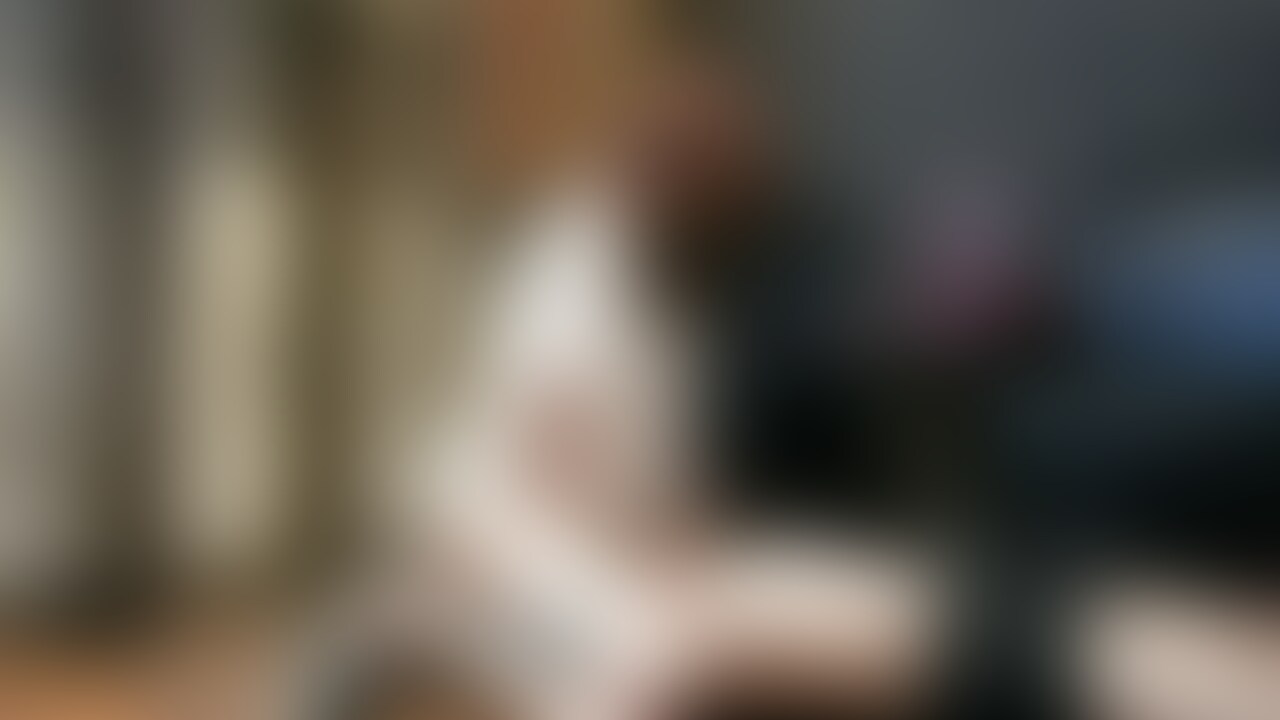 19歳のぴちぴち桃尻の下敷きに...! アソコの匂いと、しまいにはブーツで蒸れた足の匂いを嗅がされながら、しごかれます (2/2)