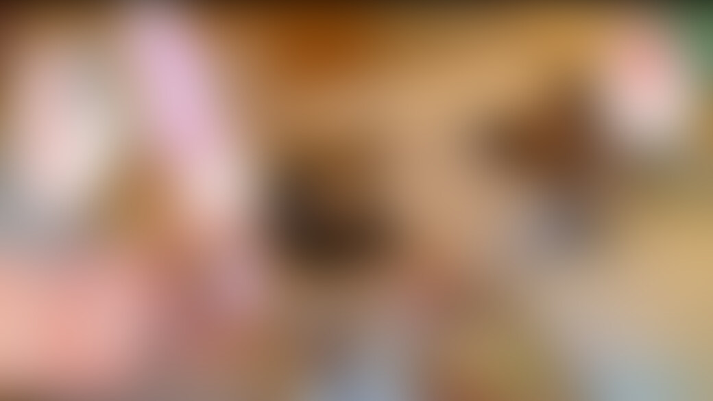 またまた登場の白ギャルちゃん！
今回はお風呂でその素晴らしい体をご披露！
その後は素晴らしい体には似合わない制服を着て記念撮影
成熟しエロい身体とのアンバランスが逆に興奮！

その後ベットに移動し制服のまま性行為を開始！
派手なパンツを脱がしマイルーラをセッティングし生チンポをいきなり挿入！
キモ親○○○はエロくて卑猥な身体を堪能しながらイロイロなイ淫タビューをしちゃってます！

正常位でチンポを出し入れしながら胸揉み、バックから挿入！
段々とキモ親○○○のチンポは限界を迎え中出し宣言！
白ギャルちゃんに中出し許可を得てから一気に膣奥へ生チンポを突き刺し射精開始！

動画でもハッキリ判りますが最後の一滴まで膣奥の子宮入り口で気持ち良く射精しているのがおわかり頂けると思います
気持ち良く射精し柔らかくなったチンポを引き抜くとポッカリ口を開けた綺麗なオマンコから精液がだらーり！
だらしなく中出し精液を垂れ流しながら横たわる白ギャルちゃん

その後白ギャルちゃんは不安そうに精液でズルズルになった自分のオマンコの様子を見ています　笑
この時の白ギャルちゃんはまだ妊娠はしておらず、この後２，３回中出しした後に妊娠中絶しています (2/2)