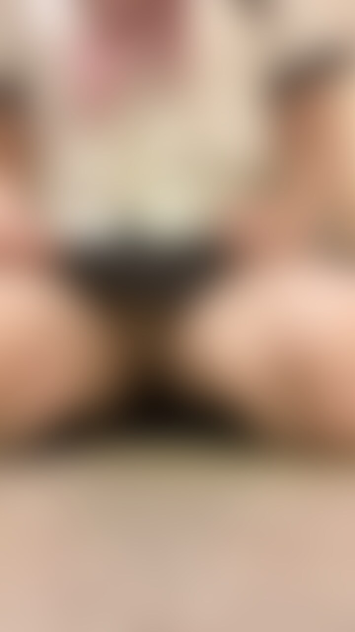***成人済み素人女性によるコスプレ演出です***
🍵正面バージョン
【茶道部の仮入部中におもらし】
抹茶の利尿作用と慣れない正座で、
お点前初体験→先輩方のお点前を見学中に言い出せずに…
+最後にオマケシーン

［撮影秘話］
冒頭は夏らしい柄のお茶碗を夏服と一緒に買ったのでただただ見せたいだけでした|ω･)
私たぶん正座自体撮ったこと無かったような気がします。。
そして畳で撮りたい願望もあったのですが、
いつもホテルに持ち込む掃除セットを使っても
畳は未知過ぎて染みになったりしたら申し訳ないので、
和っぽい背景はあるけどフローリングのホテルにして頑張って正座しました笑
痛いし我慢できないし辛かったです(;^ω^)笑

2024.07.15リリース→2024.09.15まで閲覧可能
⇨※2024.08.11更新:
おももだちプランに入ってくださっている間は無期限で見られるように変更しました！
なので月額プランを解約すると見られなくなります⚠️
*****************
【こちらの動画の単品購入をしてくださる方へ】
2024.08.18〜単品購入もできる設定にしました！
単品派の皆さまお待たせいたしました(人д＜o)

正面〜ややアングルのみの動画（途中からはずっと下着見えるシーン有り）です☻

別アングルバージョンもまた別の投稿にあるので
それぞれを単品購入だと割高になってしまいますが…&当初は後から全パターンを再編集して単品販売用にリリース予定だったのですが現状プランと並行しての処理がとても追い付かずアングル別の販売になってしまいますが…それでもよろしければ🙇‍♀️ぜひ🙏です！

なかなか月額プラン開始後の単品販売についての詳細を決められず結果お待たせしてしまったので
単品販売は一旦それぞれ1投稿500円（myfans手数料別）に設定しています (●´人｀●) (2/2)