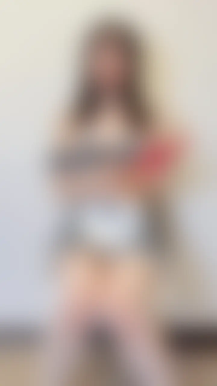【初めて使う玩具でいろんなところを刺激して気持ちよくなっちゃいました…】

上の♡押してから見てくれたらうれしいです…っ💓
 
 ※モザイクはサムネイルよりも薄めです★
 ※乳首にボカシはありません…★

 𓂃𓂃𓂃𓂃𓂃𓂃𓂃𓂃𓂃
 
お疲れさまっ( ᐡ -  ̫ ︎︎- )⊃ 🍵
月曜日の動画だよ🌟

今日は、初めて使うおもちゃでオナニーしちゃいました…💓
細めのバイブに突起が付いてる、エッチなおもちゃです…🩵🩵っ  ̫ -ˆ⸝⸝

バイブレーション機能で胸を刺激したり、あそこを刺激したりしてたら挿入前からイっちゃって…、

でもまだ物足りなかったから、最後は挿入してまたイっちゃいました…՞ ̥_  ̫ _ ̥՞

中と、くり、、両方同時に刺激されるのが初めてで、いつもより声が大きくなっちゃいました…💫
さっきイったばかりなのに激しく手が動いちゃって、、赤面です…❤️‍🔥т  ̫ т

よかったら一緒に気持ちよくなってくれたらうれしいです…🫶🏻🌟

𓂃𓂃𓂃𓂃𓂃𓂃𓂃𓂃𓂃

今日も見てくれてありがとうです💓(ᐢ⸝⸝– ̫ –⸝⸝ᐢ)
今週も一緒にゆっくり頑張ろうね💋🌹 (2/2)