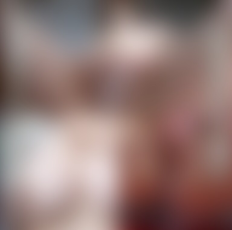 おはようございます♡

やっっと、お仕事ひと段落できました♡
早くみんなに動画を見て欲しくって、編集頑張りました(´⸝⸝•ω•⸝⸝ `)

今日は巫女さんの姿で、禁断の(？！)オナニー動画を撮ってみました㊙️


机の角にすりすりアソコを擦り付け、クリを刺激したり乳首を刺激したり…
前戯の段階から本気モードです。。


今回はパンティから指を忍ばせ、クリやおま〇この中で気持ちよくなっちゃいました…♡
 

指で中をピストンしていたらピュッピュッと…太ももにお潮が垂れ流れてしまいました。。もしかしたら分かりづらいかもしれないので、じっくり目を凝らして見て貰えたら幸いです…🩷


激しく手マンすると同時にパシャパシャお潮が溢れる瞬間、感度が上がりすぎて泣きそうな声で叫んでしまいました💦

こういうのって、編集で見返すと凄く恥ずかしくなってしまうのです:(  ´ᴗ⸝⸝⸝ᴗ`;):

新年初オナニー、
少しでも喜んで貰えたら凄く嬉しいです♡

ももちのどのシーンで果ててしまったか、一緒のタイミングで気持ちよくなれたかぜひコメントで教えて貰えたら嬉しいです。。///

※新作動画のため年末年始割引対象外になります。 (2/2)