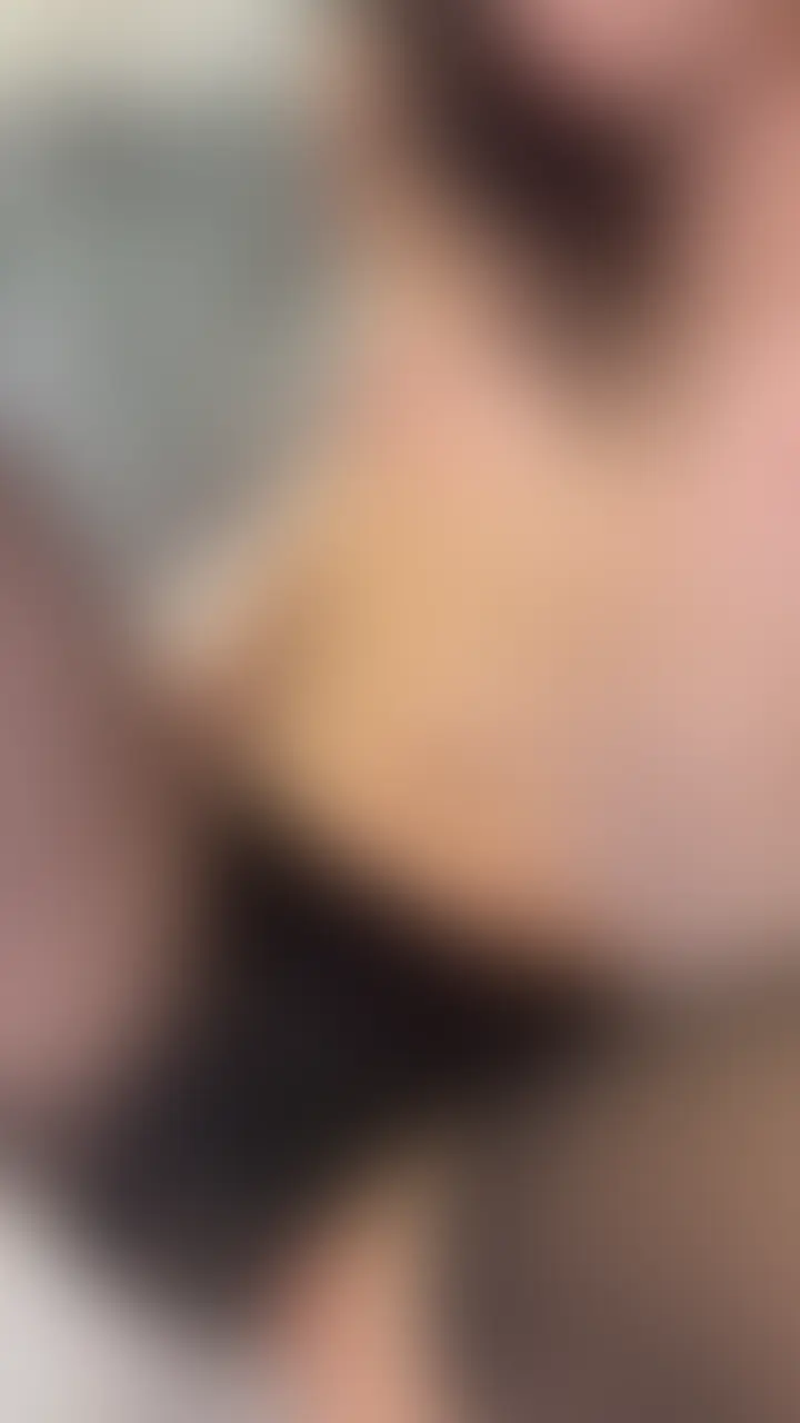 極小パイパンまんこの奥でガッツリ中出し。狭すぎて精子あふれ返ってヌルヌルになってるの見てたら、また勃ってきた、、、

【本編顔出し公開中】

「いっぱいいじめて、なんでもします」と裏垢から応募してきた女の子。
涙目でめちゃくちゃ腰振りながらハメ潮連発。
理性飛ぶまでイカせまくって、大量に中出ししてあげたら泣いて喜んでたな、、、 (2/2)