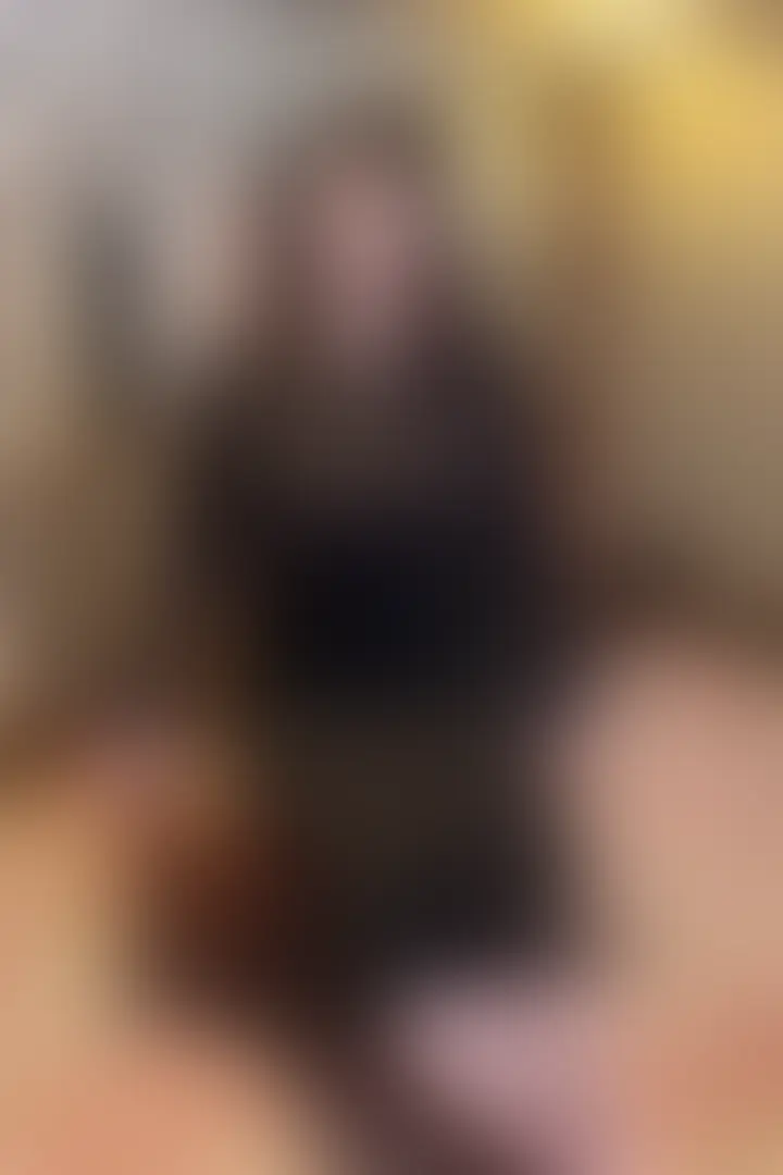 【ゴールド会員様以上向け動画】🎥

常連カメラマンさんに撮影旅行に
連れていってもらったよ✈️
飛行機で行くなんて贅沢✨

ホテル内の撮影スポットで色々と撮影📸
そしてチェックインして部屋で撮影📸

そして…カメラマンさんからのイタズラ…
天然Kcupを弄られ、揉まれ、舐められました💗

続編もお楽しみに♡ (2/2)