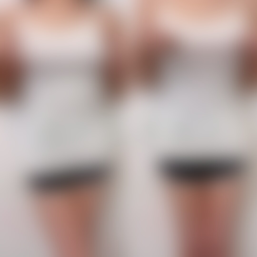 服の上から乳首をいじってみたら…
~~~~~~~♡♡~~~~~~~~
みなさんこんばんわ!!
なぎさです🐼
「🩷いいね」押してから動画見てくれるとうれしいです🥹
今日は、服の上から乳首をいじってみました💖
乳首の形がわかるように、薄いキャミソールを着てみたよ✨
途中からもっと刺激が欲しくなっちゃったので、霧吹きで濡らしてみました💕
服の上から触るのは、直接触るのとは違った感覚が味わえて好きです🙈
でも服を着てると、乳首が勃ってるのがはっきりわかっちゃうね💦
最後は服を脱いで触りたくなっちゃったけど、今日は我慢🥹
みんなが楽しんでくれたら、なぎさも嬉しいです💋 (2/2)