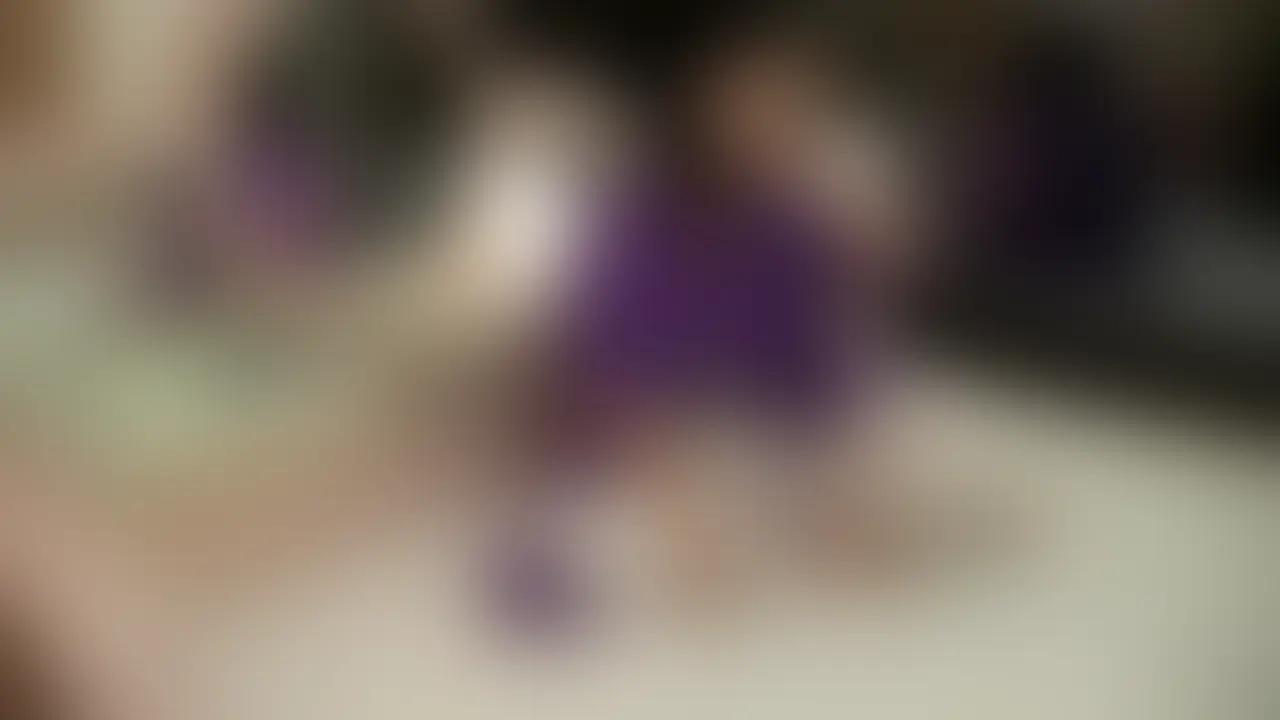 かなり前になりますが、以下の動画の続編になります。
【不倶戴天】巨乳レイヤー少女に特攻服着せてCFNM
https://myfans.jp/account/posts/9dedca05-dfad-4017-8d44-b9b3cc209ac0
結論から言えば、こちらの映像ではサムネイルで確認出来るようにしっかりチンポ
をマンコに挿入しています。
しかし、被写体の女の子はガチレイヤーではありますが、プロダクションに所属す
るモデルさん。
そして、今回の映像では、撮影前の約束事として「擬似ハメ」ということになって
いました。
ハメてる風なシーンは撮るけど、チンポは入っていない、という例のやつです。よ
くある映像です。
そういうものを撮るということになっていたところ、現場ノリでこの約束を破棄。
無理やり挿れてみました。
この映像の面白いところは、
第一部:レイヤー少女のプロ演技
健気にレディース役をやり切る、本当は虫も殺せない子の頑張り。
第二部:モデルが普通の女の子に戻る瞬間
無理やり挿入を試みたら、さっきまで撮影としてレイヤーを演じてた子が一変、
「ハメとか聞いてないんですけど」とマジのトーンで言い出して、「あれ? さっ
きまで割りとノリノリだったのに急にどうしたの?」というくらいの転調。そして
固まる空気。
ここらへんの緊迫した部分が特に見所です。
第三部:ガチキレしてた子がチンポを入れられて牝になる
そして最後は、それでも無理やり挿入されてしまった少女が最初は嫌がるものの、
徐々にチンポの快楽に流されて、撮影とか約束事とかを忘れて喘いでしまうとこ
ろ。
「マネージャーに言うから!」とか言ってたくせに、いざセックスすれば気持ちよ
くってどうでもよくなるだなんて、なんて女らしい!
騎乗位していて、はずみでチンポが抜けた時、チンポを握って自分からまた挿れに
いってくれた時には勝った! と思いましたね。
すべてが終わったあと、一応のアリバイ作りに目の前でマネージャーに、「今日の
撮影無事終わりました」「なんともなかった?」「はい。なんともなかったです」
と電話させるところもばっちり収録。これでなんの問題もありません。
当日、現場で起こったことは事前の打ち合わせにはなかったですが、女の子がヤリ
たくなっちゃったんだから仕方ないですよね。まぁ、これを販売するのはバレたら
かなりまずいので、すぐ消すかも知れませんが。
長さ:42分47秒
フレーム幅1280×720
形式mp4
※こちらの映像は法律、アップロード規定に違反するものではありません。
※被写体は18歳以上です。 (2/2)