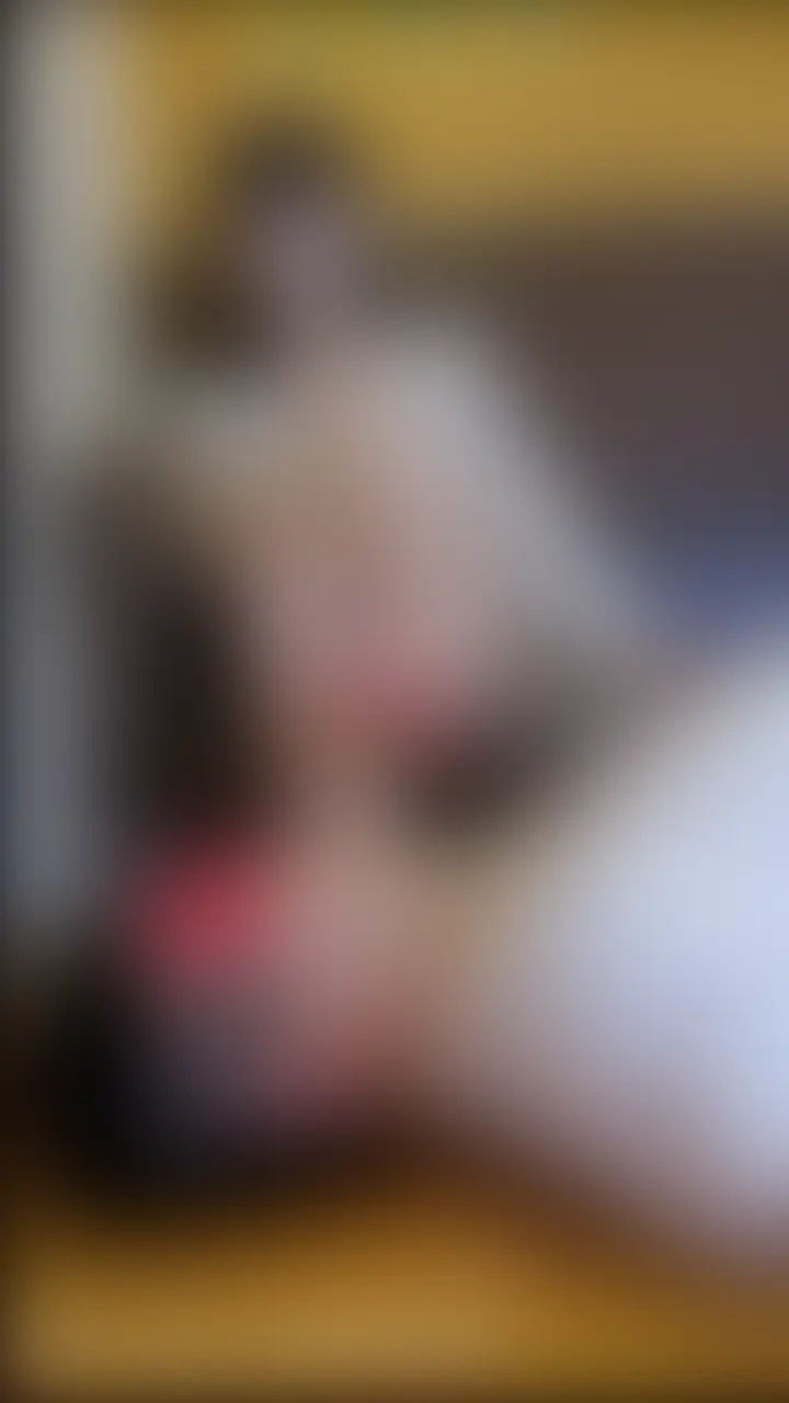 弥めいちゃんの顔踏み、唾液責めです✨
唾液飲ませてほしいって言われたから意地悪したくなってわざと口閉じさせて顔にたくさん唾液塗りたくってあげた💕
ほんと変態さんと遊ぶの楽しい🥳
~~~~~~~~~~~~
2アングル分の動画です
20:02秒 (2/2)