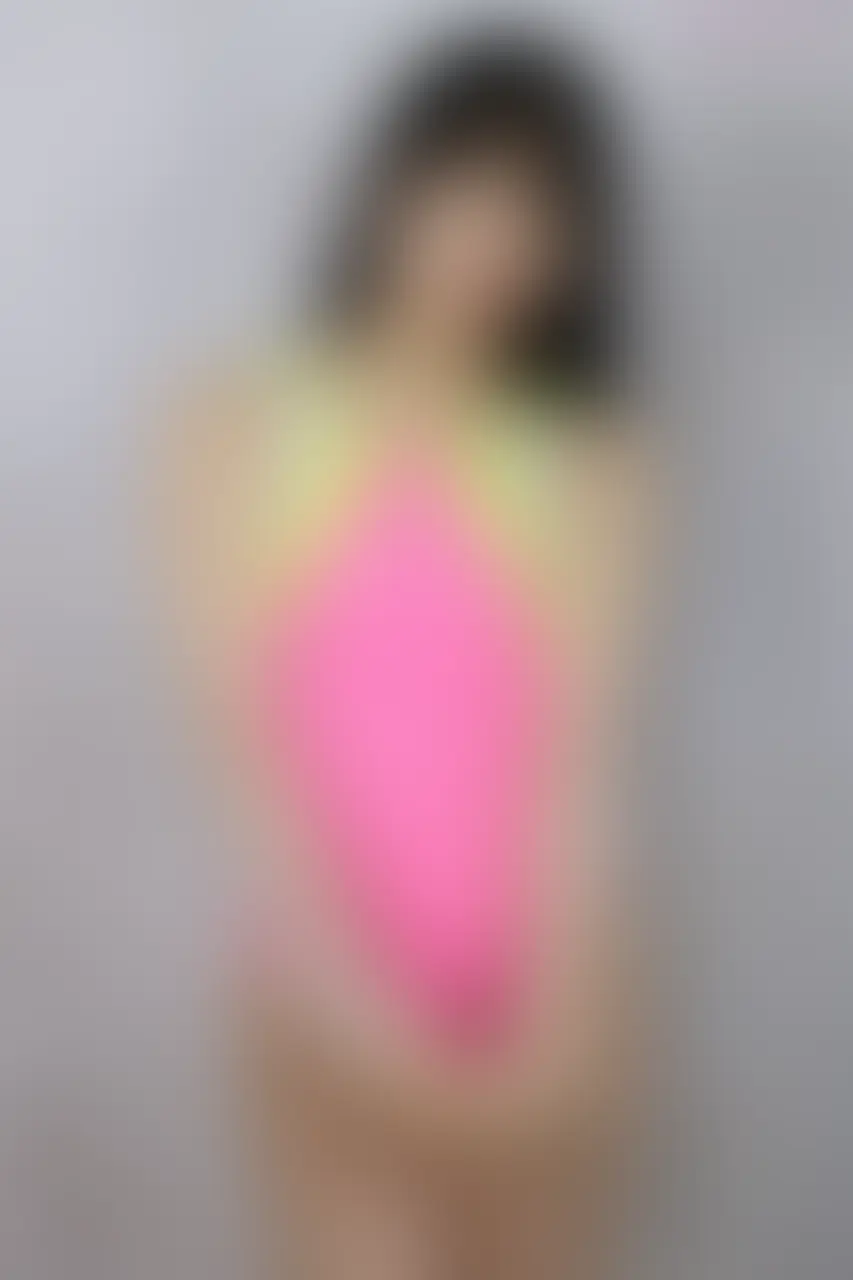 【全年齢】PeachStyle「【一挙100枚】自らモデル応募してきたグラビアアイドル→現△▽女優に、realiseのトンガ（Tバック）水着を着せて大撮影！」の投稿サムネイル