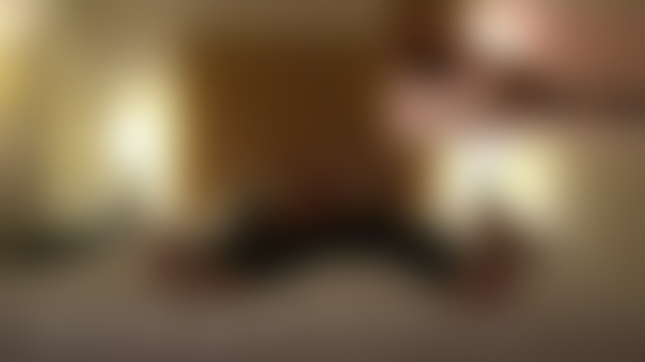 単独さんと二人きりの貸し出し寝取られビデオ🎥
以前に複数でお会いした単独さんが
複数は緊張するので1対１で寝取りがしたいと
お願いされましたので妻に伝えると
若くて妻好みだとOKが出ました。
不慣れな単独さんで夫のわたしが撮影するのも緊張するとのことで固定カメラ２台セットしました。
妻も若い単独さんと２人きりで夫に気兼ねなく
若いエキスを堪能してました😂 (2/2)