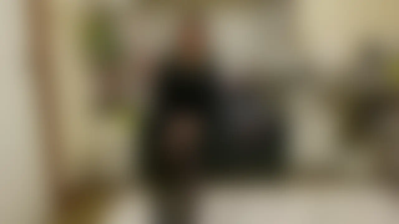 電気アンマをかけた男の数は数知れず! 小さいの頃からS女の自覚があった 水野ゆい女王様の電気アンマ地獄
先日某S女のオフ会で初めてお会いした水野ゆい女王様!
オフ会の会場に居るM男相手に電気アンマをかけまくってる姿がw
少し話を聞いたところいいリアクションをするM男が好きとの事。
小さい頃からS女の自覚があって、元カレに電気アンマをかけまくって悶えさせてたと話を聞きました。なんならSEXよりも電気アンマを掛けた数の方が多いかもと言ってました。
ベルトで両腕固定され、手の先もガムテープで固定!
足を閉じても開かされて電気アンマをかけるゆいさん。
ゆいさんが飽きるまで電気アンマ地獄はつづく...
最後はまた明日もゆいさまの足で敗北射精させてくださいと言わされてしまう... (2/2)