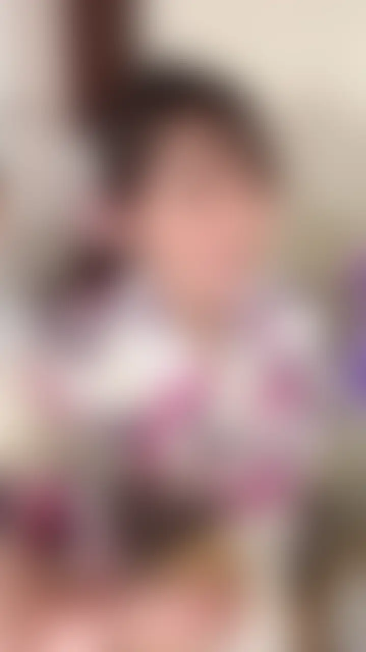 浴衣で…汗だく汁だく潮吹きえっち👘🩷
夏といえば、、夏祭り?浴衣?
今回は可愛いピンクと紫の浴衣で👘♡
ちょっといつもと違うシチュだったからかな、
私自身も高まって…
クリオナ、パイズリ、フェラ、後背位、正常位、、発情しすぎて色々詰め込んじゃいました💦
最後は超大量の水分が…🍺💦
乱れすぎてごめんなさい///
【内容】
・動画 浴衣で…汗だくつゆだく23分
ラストの正常位ではピストンマシンを使って…
まるで打ち上げ花火のごとく、盛大に吹いてしまいました(ᐢ ܸ. .ܸ ᐢ)՞ ՞
一緒のタイミングでイケるといいな…♡
火照ったなーなと激しく求め合うような、、
ひと夏の思い出を作ってね💗
*myfansの規約のため一部シーンがカットされています。
ご了承をお願いいたします🙏 (2/2)