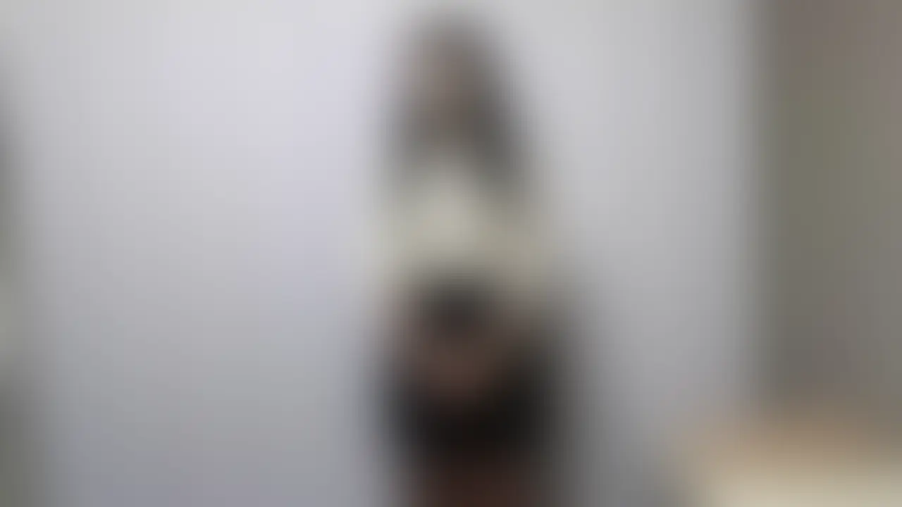 今回のモニターさん:土水咲〇さん
当院の隣の駅からお越しの咲〇さん。とっても美人さんで服の上からわかる胸の大きさ、、。普段は歯科助手さんをしているらしく立ち仕事のためか腰が痛いようです。
第一部として、Youtubeの撮影風景が収録されております。笑顔がとても可愛い方でこちらもウキウキしてしまいます。ベッドの上に座っていただき背中側からの施術をすると胸の盛り上がりが、、。ささっとこちらの撮影を終了して早めに特別マッサージに移ります。
第二部ですが、モニターさん(若い女性)だけの特別マッサージとなります。胸の上部マッサージからのニットを上に持ち上げると、、。ぶるっと出てくるブラと巨乳。脱がしてみると、大きく実っている二つのメロン、、弾力が素晴らしいです。いつまでも触っていたくなる。。スカート脱いでもらうと、プリンとした桃尻。この身体最高です。ベッドに横になってもらい気持ちいい施術開始。まずはパンツの上からおもちゃを使って振動で気持ちよくさせます。そして直接おもちゃを当てると、、すぐにイッてしまう、、感度抜群。そしてディルドを挿入してみると、、巨乳美人がヨガり狂ってしまう姿をご覧ください。 (2/2)