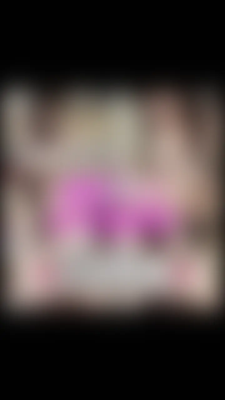 【寝ている友達にフェラ&イマラチオ　口内射精】
友達が寝ていて、オナニー動画を投稿するために独りで撮影していてオナニーじゃ我慢できなくなって、爆睡している友達のお口に私のデカチンをぶちこんでフェラ、そしてイマラチオさせてたっぷり私の濃厚なオチンポミルクを友達のお口にいっぱいだしてあげました♡ (2/2)