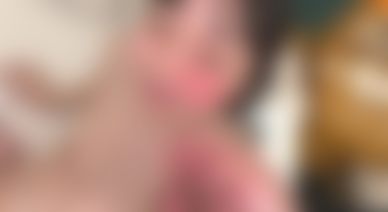今回は、福原遥ちゃん似だったり、時々橋本環奈ちゃんに似てたりと
芸能人レベルの美貌を持つ清純系りなちゃん!
巨乳でピンクのタイトワンピースに生足というたまらない服装
こういう事普段しないそうですが
お金が必要だったそうでやってくださいました。
早速床に寝っ転がり、目の前でしこる
おかずの為に谷間みせてほしいって頼んだら、
照れながらも承諾!
調子に乗ってもんでいいか頼んだら、断られました。
手で触るのはルール違反だそうで・・・
胸チラ美女の上目遣いで「自分でしてください」
って言われるのもグッときます。
言われた通り手で触らないで、ちん〇で美乳に直接触りました。
服脱いでもらったり、パンツと足の間でピストンしたり、
手コキしたり、フェラ・・・
オナニーみて貰うだけの約束だったんですけどね(笑)
どこまでいっちゃったか気になる方、ぜひご覧ください♪ (2/2)