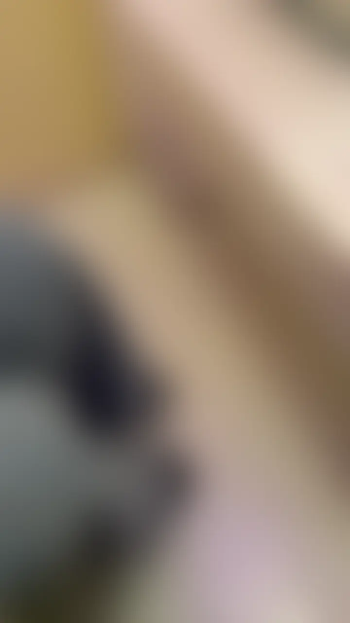 【本編顔晒し】
巨乳ソープ嬢さあや
リーク元 会社員G氏
【動画内容】
今回は枕営業というよりも、ソープ嬢個人営業トラブルである。
動画ではさあやの豊満なぽっちゃりボディが納められていた。さすが風俗嬢、男性を楽しませる術を熟知しておりじゅぽじゅぽ竿にくらいつく、騎乗位でのむちむち感はぽっちゃり好きにはたまらないであろう。
【女性情報】
ぽっちゃりソープ嬢さあや(28歳)
・東京 池袋巨乳専門ソープP店
・現在も在籍中
・本名 不明
・身長約157cm 推定Hカップ
【出会いからトラブルまで】G氏談
ご本人曰く、かなりの風俗好きだそうで、中でも巨乳・ぽっちゃりに目がないそうだ。
ソープ嬢とは個人的にライン交換し営業メールをもらうのは常だが、さあやは個人的に会いたいと言ってきたらしい。
店には内緒で外で会えるが、その分お店価格より安くできるとの謳い文句につられ。頻繁にラブホでSEX(サービス)を受けていたのだという。
月に一度のペースで約2年ほど関係を持ったらしいのだが、異変に気づいたのは昨年末ごろ。
どうやら財布の札の数が合わないようだった、一枚二枚万札が足りない…
思い返してみれば、これまでも何度か財布の中身が少ない事があったらしいが、自分の勘違いだと思っていたようだ。
それとなくさあやにそんな事があると話をするが、そらされて終わり、進展する事はなかったのだという。
そんな話をしてからというものの、さあやを誘う度に予定が合わない事が多発し、拒絶されていると確信したという。
結果的に関係は自然消滅してしまい、店のホームページからもさあやの在籍は無くなっていたという。
G氏は事の時系列を考えてもさあやが抜いていた事を確信しているという。 (2/2)