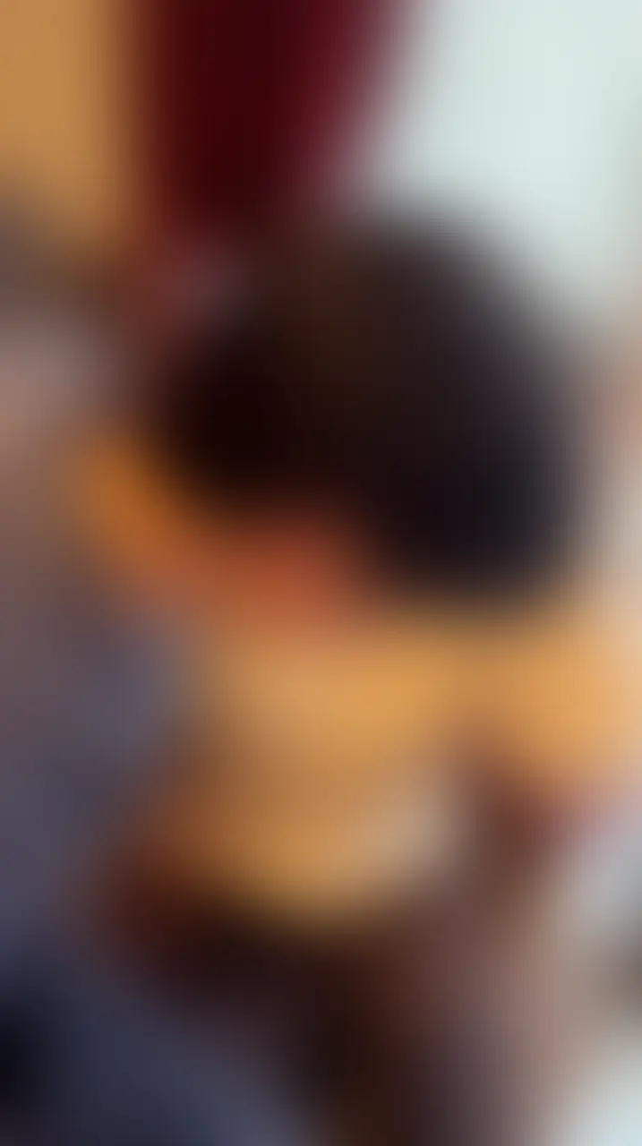 2回目のNTRです! 今回も楽しくNTR活動ができました! 1人は初NTR参加者であったこともあり2人とも優し過ぎると愛から物足りないアピールも😂 前半はいちゃラブえっちとなりお二人とも挿入後直ぐに果ててしまいました😳 (愛は締まりが急にすごくなる時があるとかないとか…) 後半は愛の好きなバックで激しく突いてもらってます😂 今回も3Pですが前半は前戯メインな感じなため激しめの方が見たい方は後半をオススメします (2/2)