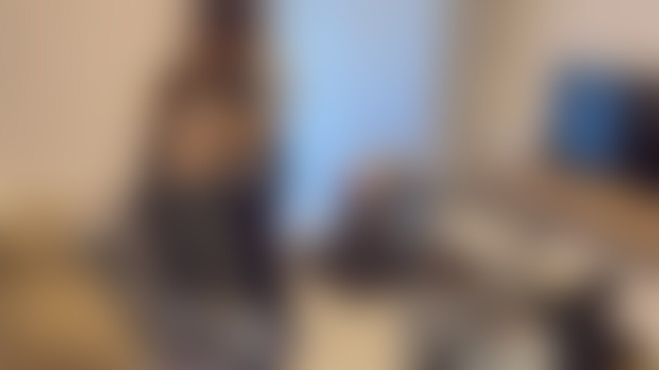 旅行準備中に始めたセックス。
せめてたつもりが、最後は騎乗位でイかされました。 (2/2)