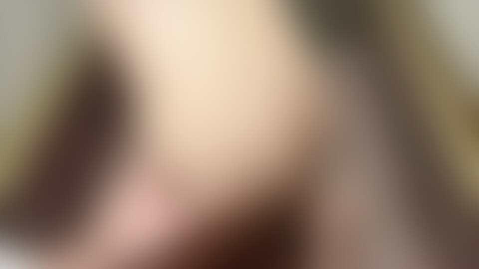最後は玄関で性処理をするのですが、声はもちろん出せず、ぐちゃぐちゃなまま。。。 (2/2)
