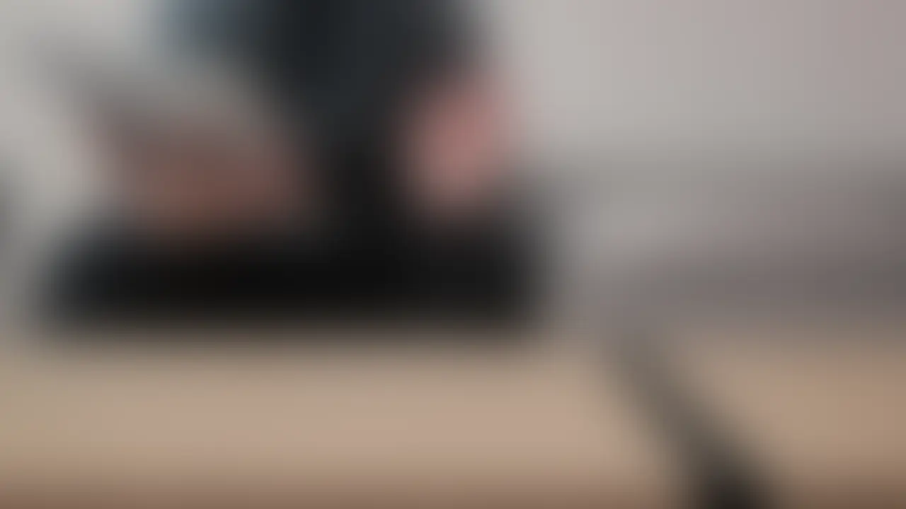 完璧だったパパ活女子が、美容に投資してなくて勿体なかった話
顔合わせでは神対応、フィーリングもバッチリ、おまけに飲食代まで払おうとした——そんな"完璧"なアラサーパパ活女子。前編で「これは当たりだ」と紹介した彼女と、無事に2回目のデートへ。
歌舞伎町でランチをして、いい空気のまま夜へ。ここまでは本当に完璧でした。ところが——たった一点だけ、「あぁ、勿体ないな」と感じてしまうところがあったんです。
それは性格でもお金の取り方でもなく、"美容"の話。パパ活において、なぜ美容への意識がここまで大事なのか。
性格も顔も良い子だからこそ考えさせられた、リアルな後日談をお届けします。 (2/2)