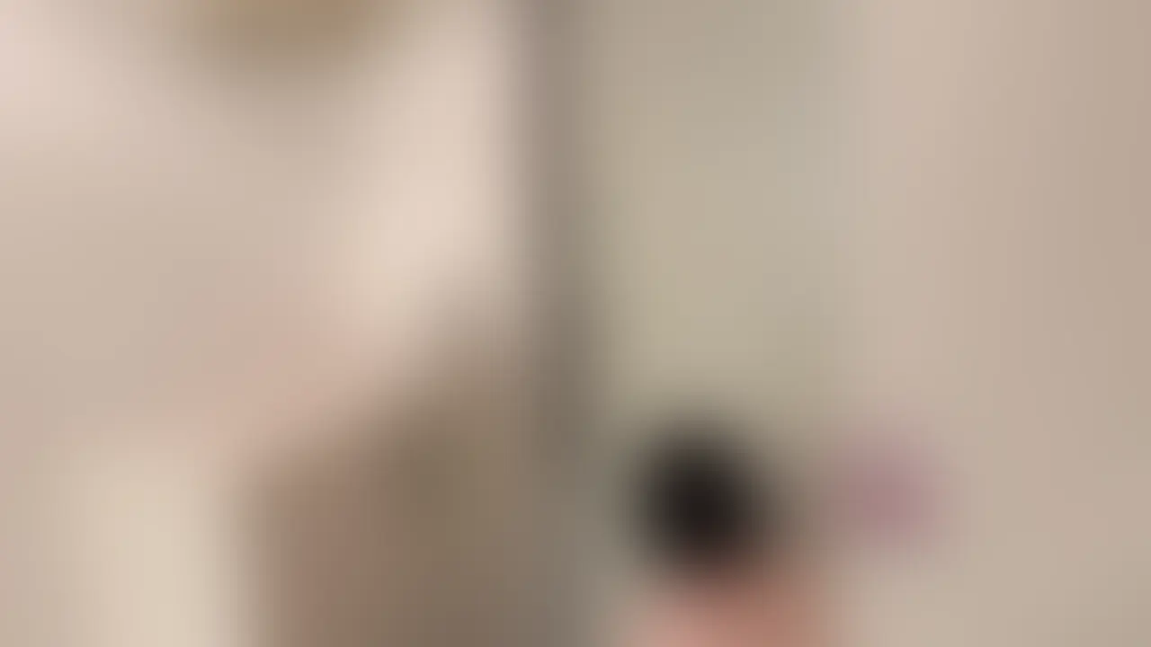 ※本編顔出し許可頂いてます。
19歳 大学生 M様
初連絡のメール(一部抜粋) ↓
>ブログと動画見ました。
>
>見た目は地味で大人しいってよく言われるんですけど、 実は頭の中いつもエッチなことでいっぱいで、、
>
>我慢してる分、誰かに全部ぶつけたくて。 オナニー道具みたいに、私の好きに使わせてくれる人を探してました。
>
>一度会ってお試しさせてください。
>
>iPhoneから送信
メールのやり取りさせていただいて、M様は見た目は地味め顔立ちの幼い感じの大学生だけど、陰ではかなり性欲が強いことがすぐに分かりました。
「普段大学では真面目にしてるけど、夜一人になると毎日オナニーしちゃうくらい欲が強いんです、、彼氏作っても満足できないから、完全に私の言いなりになってくれる人が欲しくて」
セフレも何人かいるらしいですが、「みんな普通のエッチしかしてくれなくて、結局私が主導権握りたくなる」とのこと。僕みたいな舐め犬は、ただのオナニー道具として便利そうだと笑われました。
数日やり取りした後、授業終わりに私の舐め部屋にて合流させていただき、舐め奉仕させていただきました。
「今日は朝からずっと濡れてて、もう我慢できない。早く道具として使わせて」と合流直前にメールで命令され、僕の心臓がドキドキしました。彼女の目には、ただの人間じゃなくバイブみたいな存在としてしか映ってないのが伝わってきて、屈じょく的だけど興奮しました。
約3時間の奉仕で、合計5回イっていただきました。 終了後、M様は頰を赤らめながら「こんなに何度もイッたの初めて…見た目で舐められがちだけど、欲強いってバレてないから、また呼んでもいい? セフレより便利かも笑」と可愛く微笑んで帰られました。 清楚で幼い見た目とのギャップが最高で、他の男の存在を匂わされながらM様の強烈な性欲を舐め道具として受け止められて、至福の屈じょくでした。
またお呼びいただけるよう精進します。 (2/2)