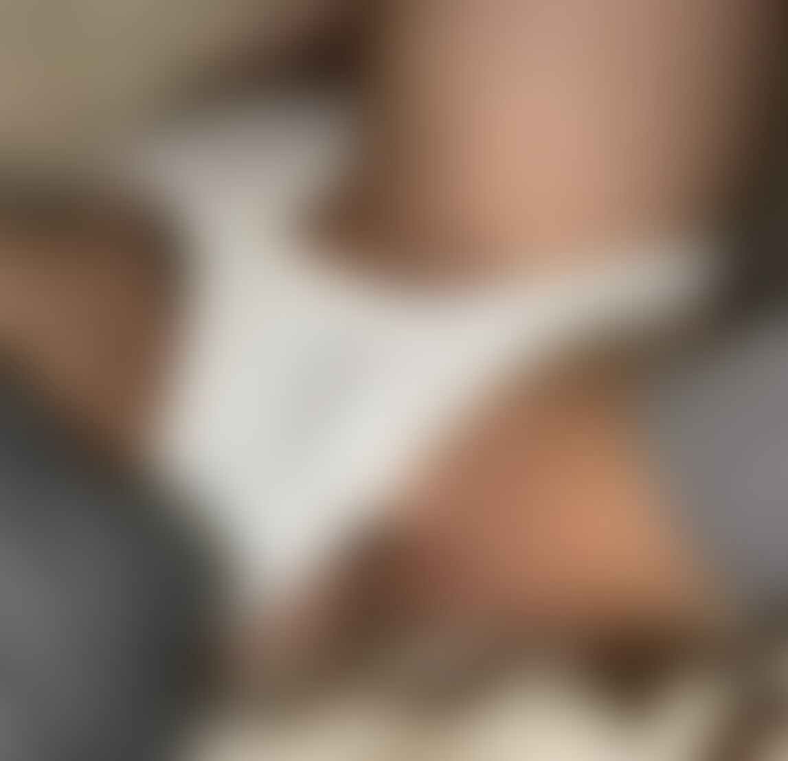 妻と絡み、、、
のはずがすっぽかして寝てしまった妻。
もうそういう気分になってた僕はもちろん我慢できなかったので布団に潜って手マン、クンニに悪戯して晴らしました笑😋💕 (2/2)