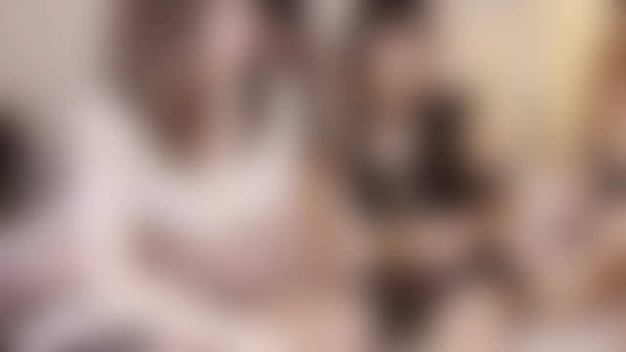 大人気作の女子会2本目!!
今回はなんと4P!!
女子会なのに痴女2人が女装男子2人を犯し倒す!?
マゾの2人をお互いにフェラさせあったり、乳首を触られたり2人の痴女が好き放題いじめてます
最初は素直じゃなかった女装男子のかなめちゃんも最後は快感に抗えずおねだり
めっちゃスケベな内容になってます! (2/2)