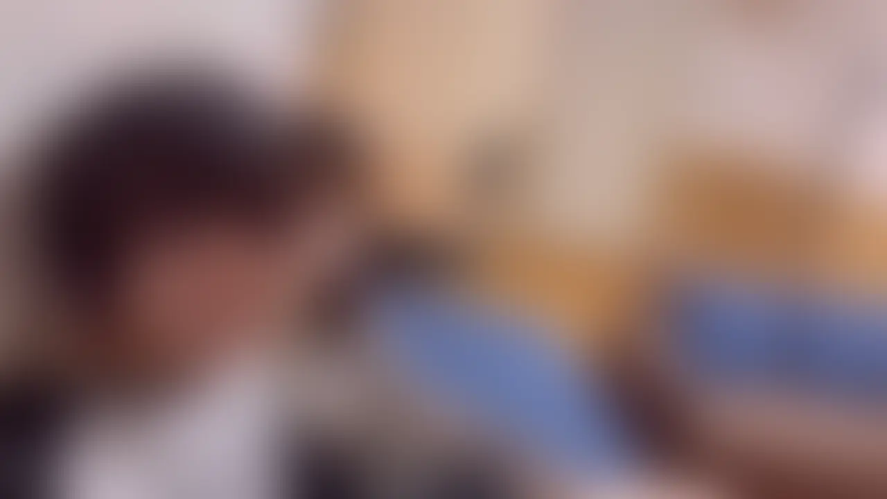 彼氏と別れたばかりの大学の友達と学校帰りに中出しSEX  <本編>

【大学の女友達に生中出し】

1週間前に彼氏と破局したらしい大学の女友達。 結構久々会いました。(ちょっと気まずい)
ハメ撮りとりたいってお願いしたら渋々OKしてくれました👍
彼氏のことも知ってるので、正直めっちゃエロかったです🥲
僕の精子は彼女の膣の奥の方に入っていきました。

僕は身バレ対策のために声出しはしてないです🙇‍♂️

(本編34分➕定点映像17分) (2/2)