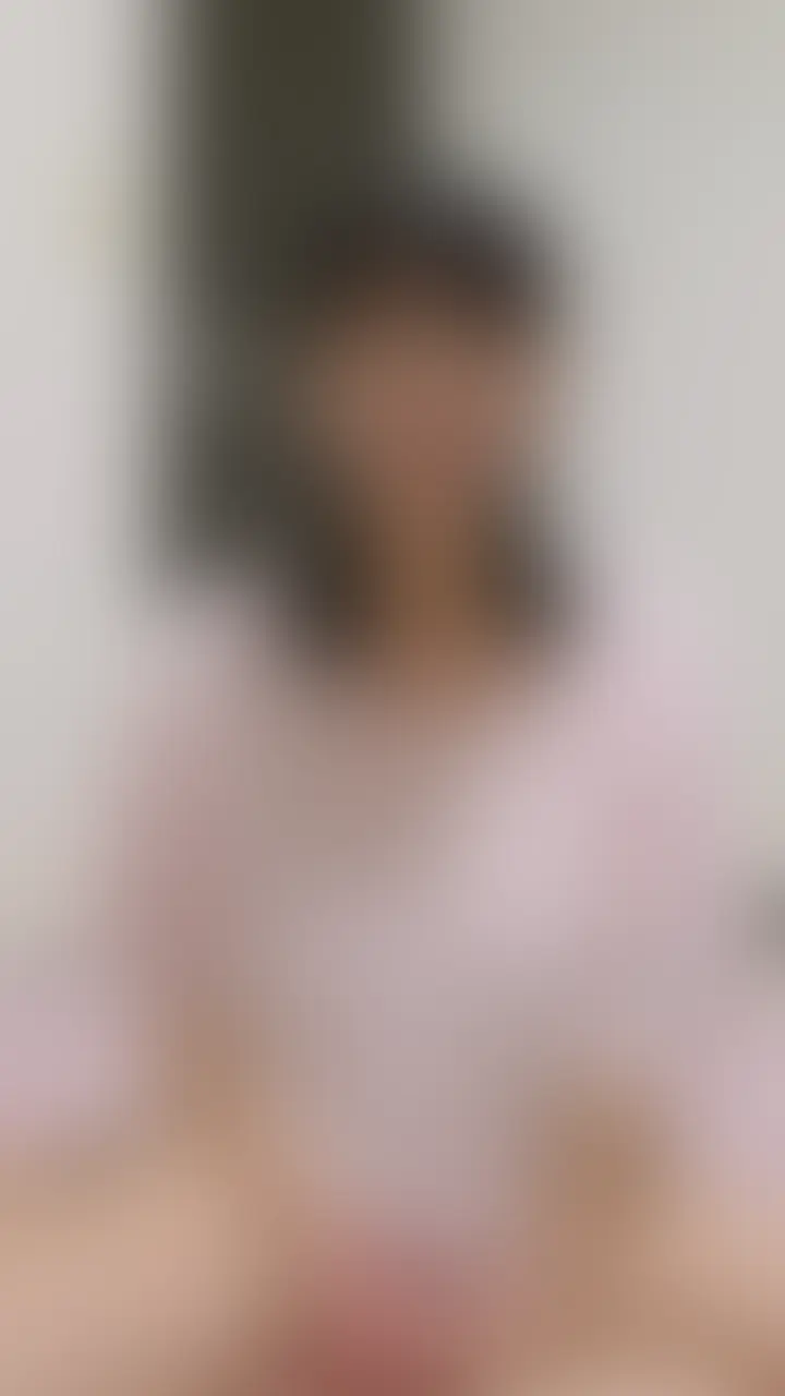 初めてのオナニー動画撮ってみちゃいました…🫣
_______________
こんばんは、ひなたです!
いつも見てくれてありがとうございます☺️
今回の動画はなんとなんと、、、
初めて一人エッチしてるところを撮ってみちゃいました...//
ちょっとは動画撮ることに慣れてきたかもって思ってたけど
いざ撮るってなると流石にまだ恥ずかしさがあって
緊張しちゃってますが、お手柔らかに見てもらえたら嬉しいです♡ (2/2)