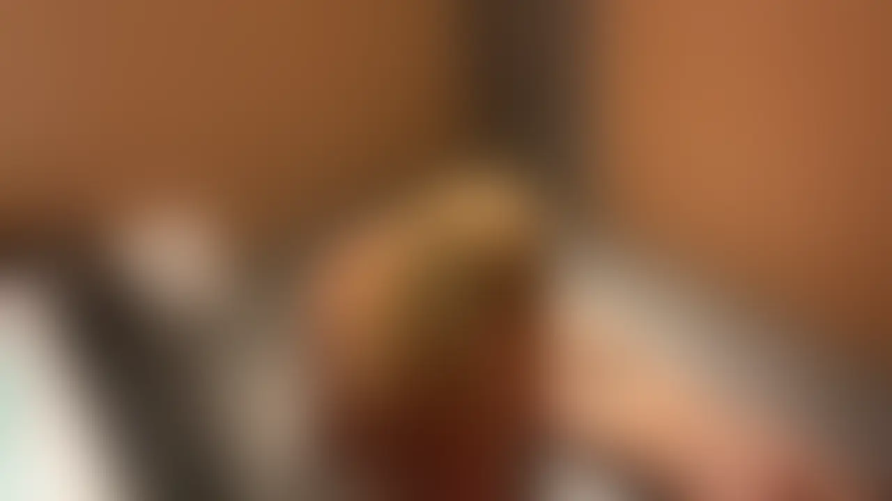 カメラマンさんと写真撮ってたらムラムラして、そのままハメちゃった動画でございます！
顔に多少のぼかしあります！男性の顔は写ってないです！
〔内容〕
素股
ぬるぬるプレイ
フェラ
騎乗位
バックフィニッシュ

時間13分 (2/2)